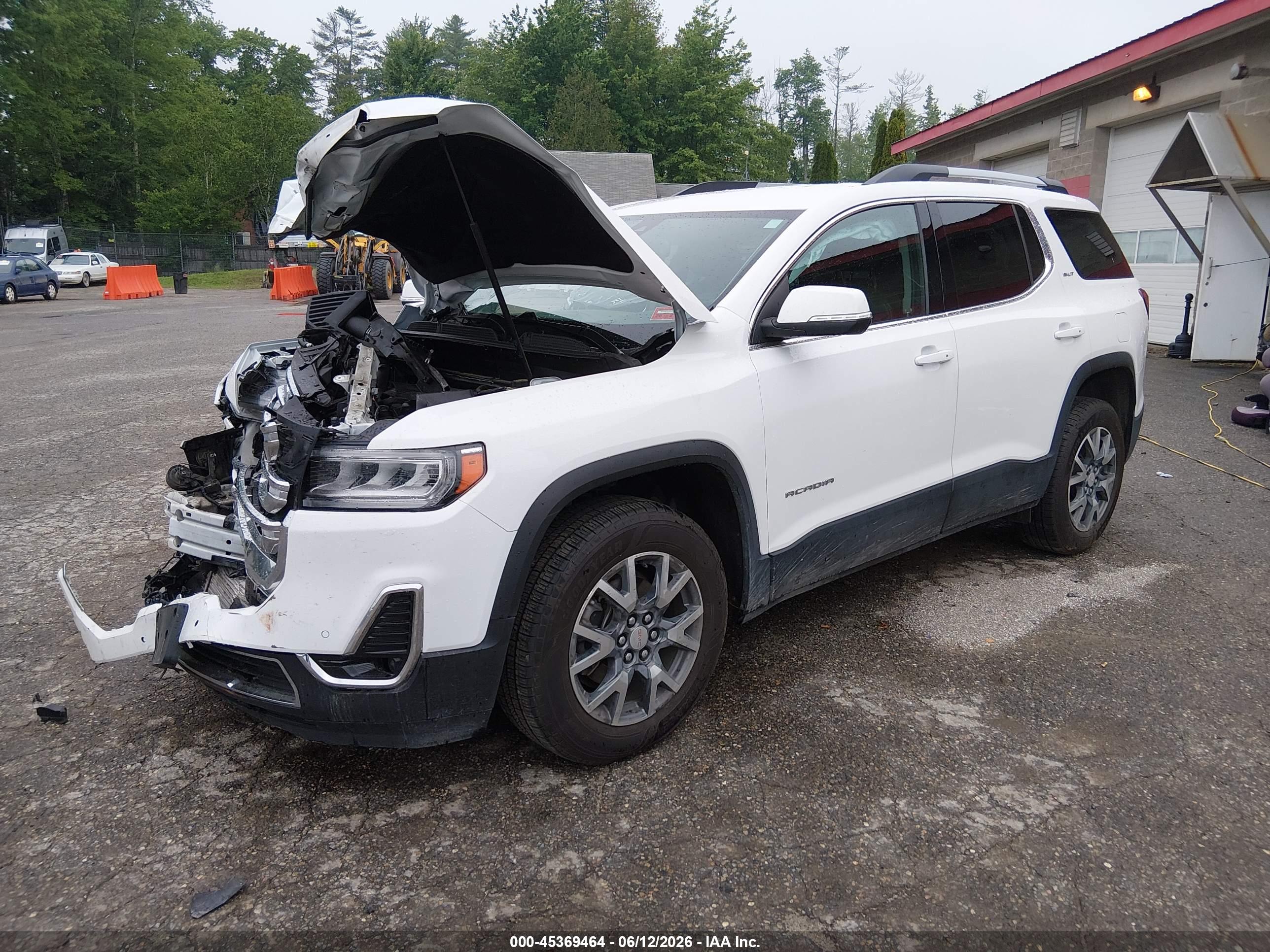 GMC ACADIA image 2
