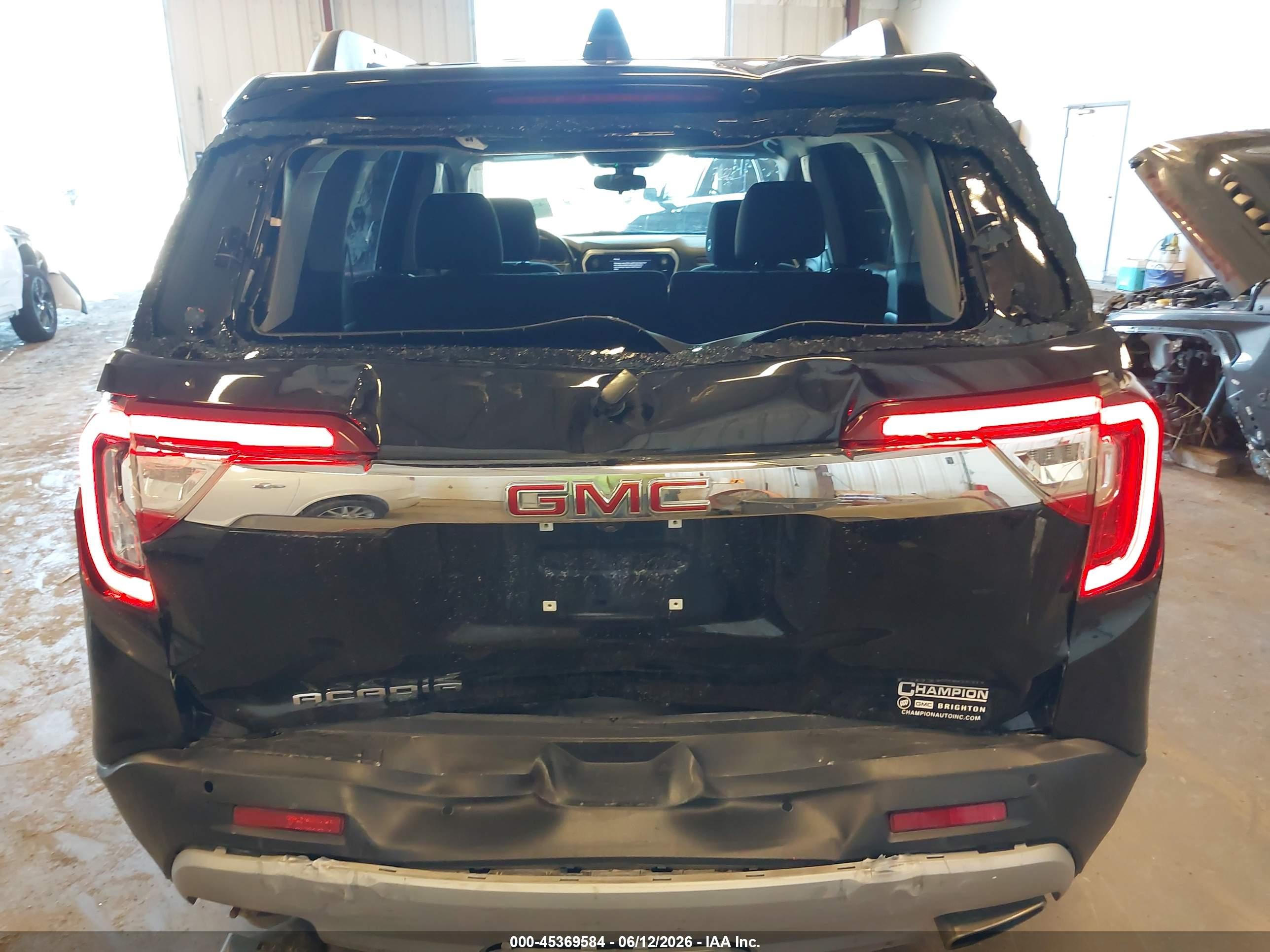 GMC ACADIA image 6