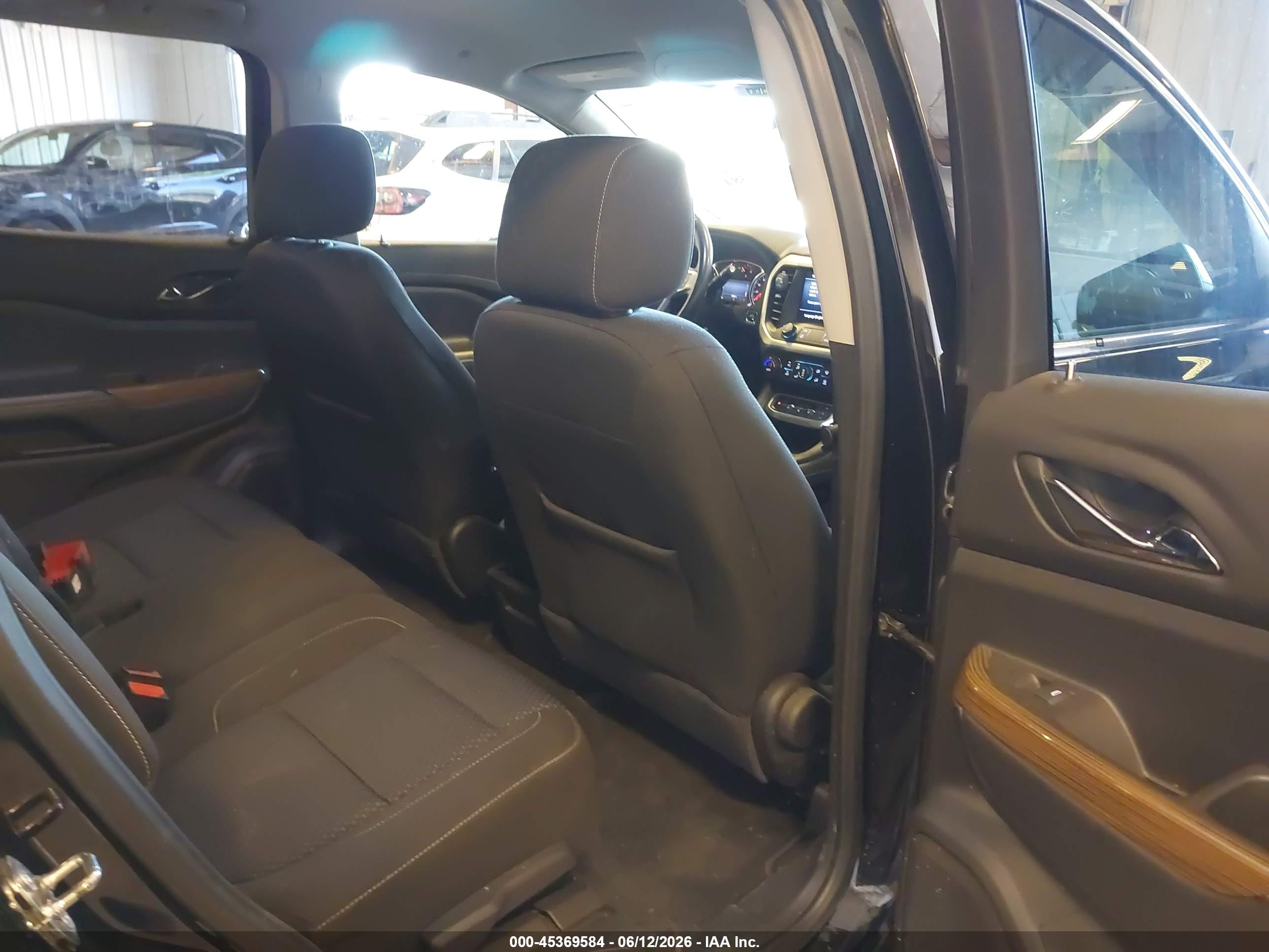 GMC ACADIA image 8
