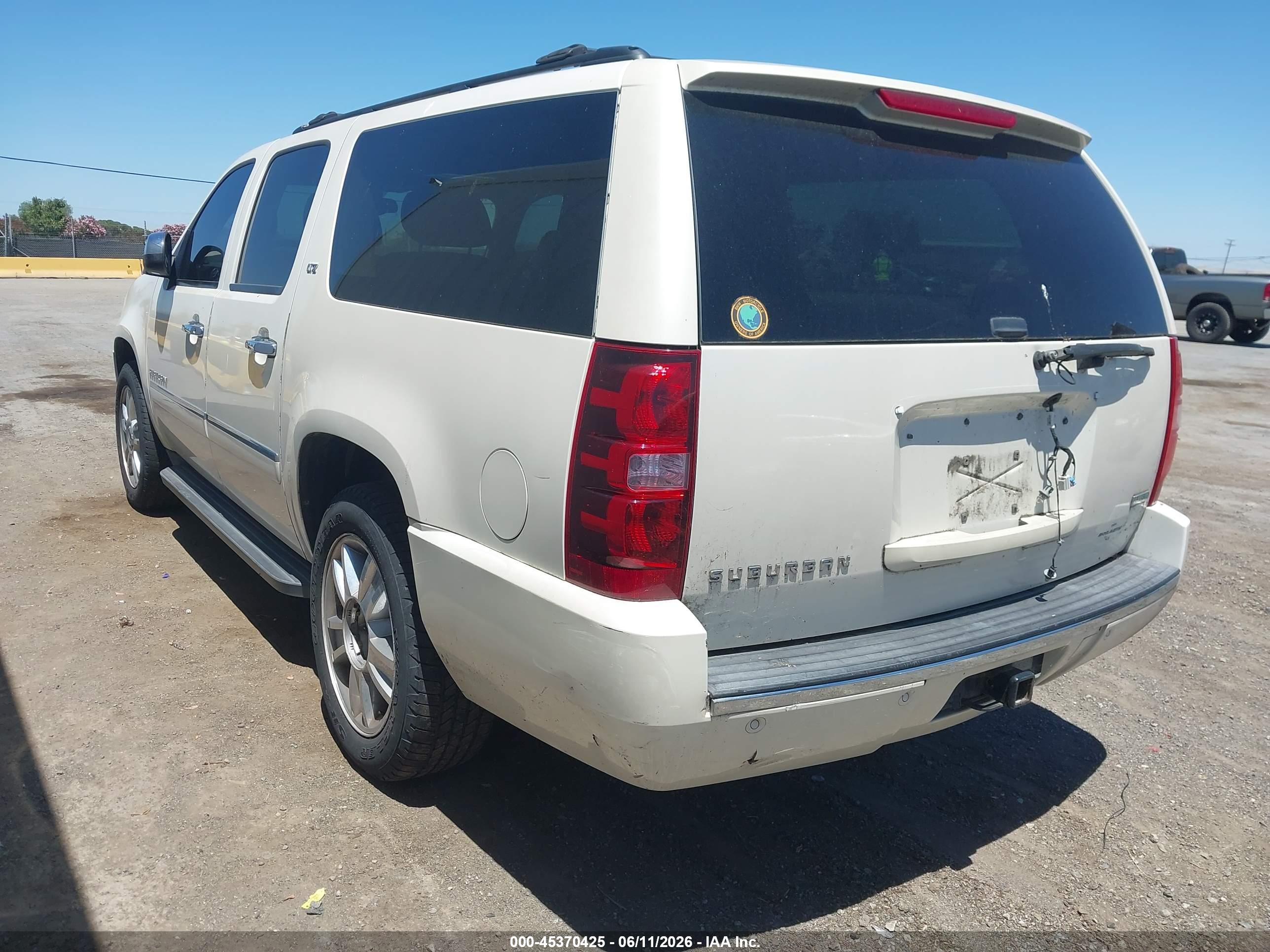 CHEVROLET SUBURBAN image 3