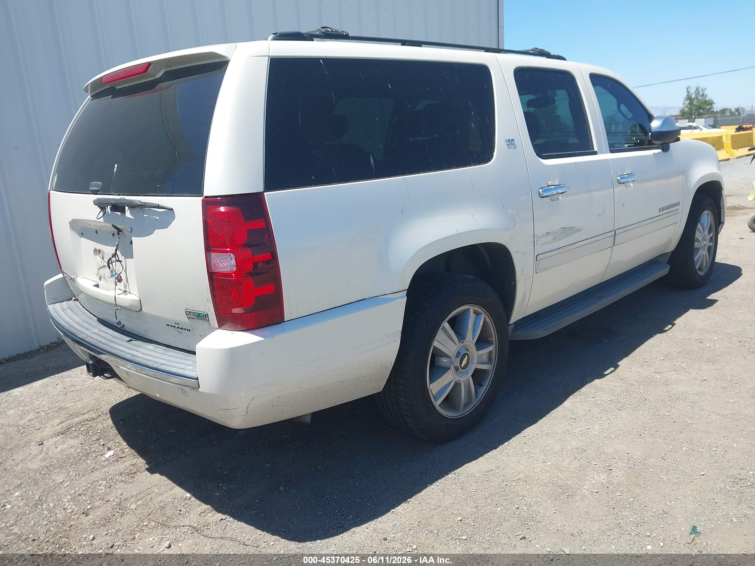 CHEVROLET SUBURBAN image 4