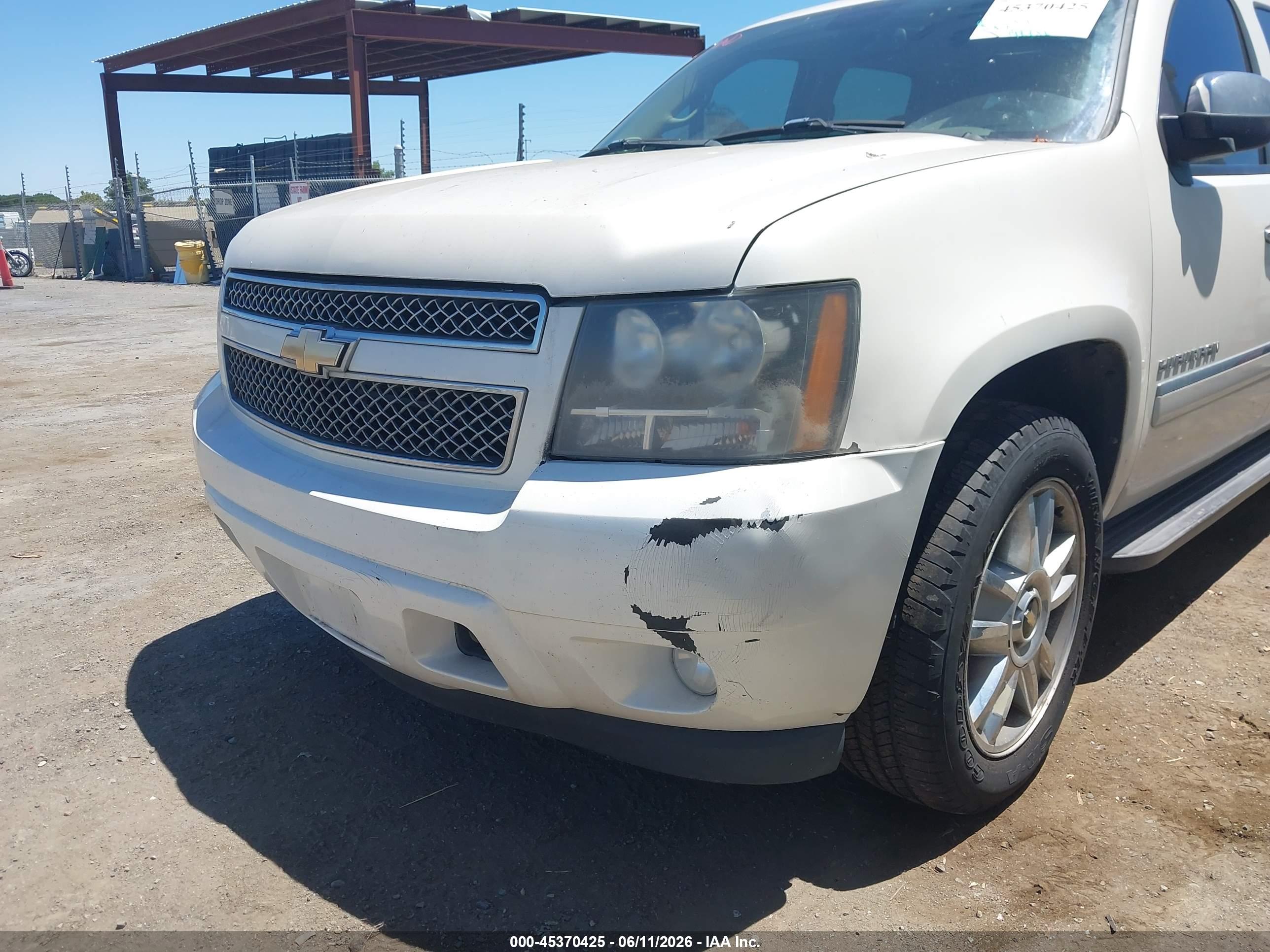 CHEVROLET SUBURBAN image 6