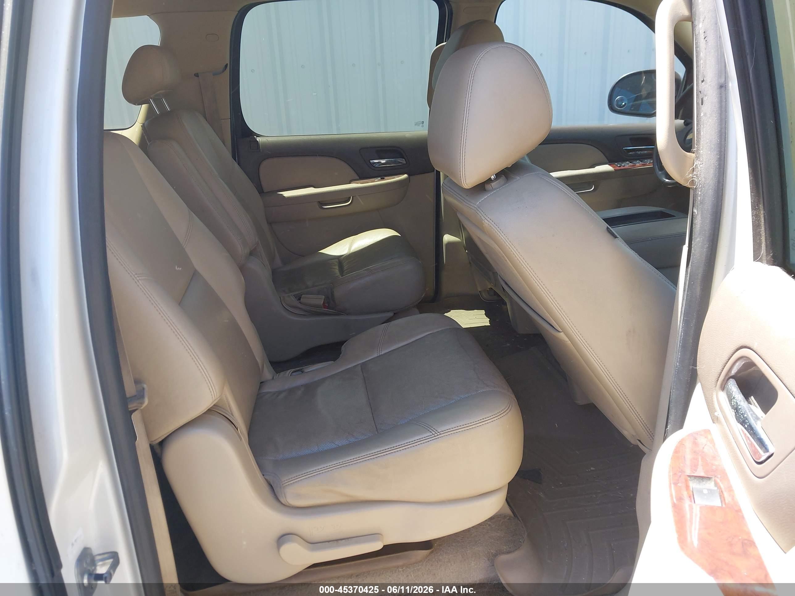 CHEVROLET SUBURBAN image 8