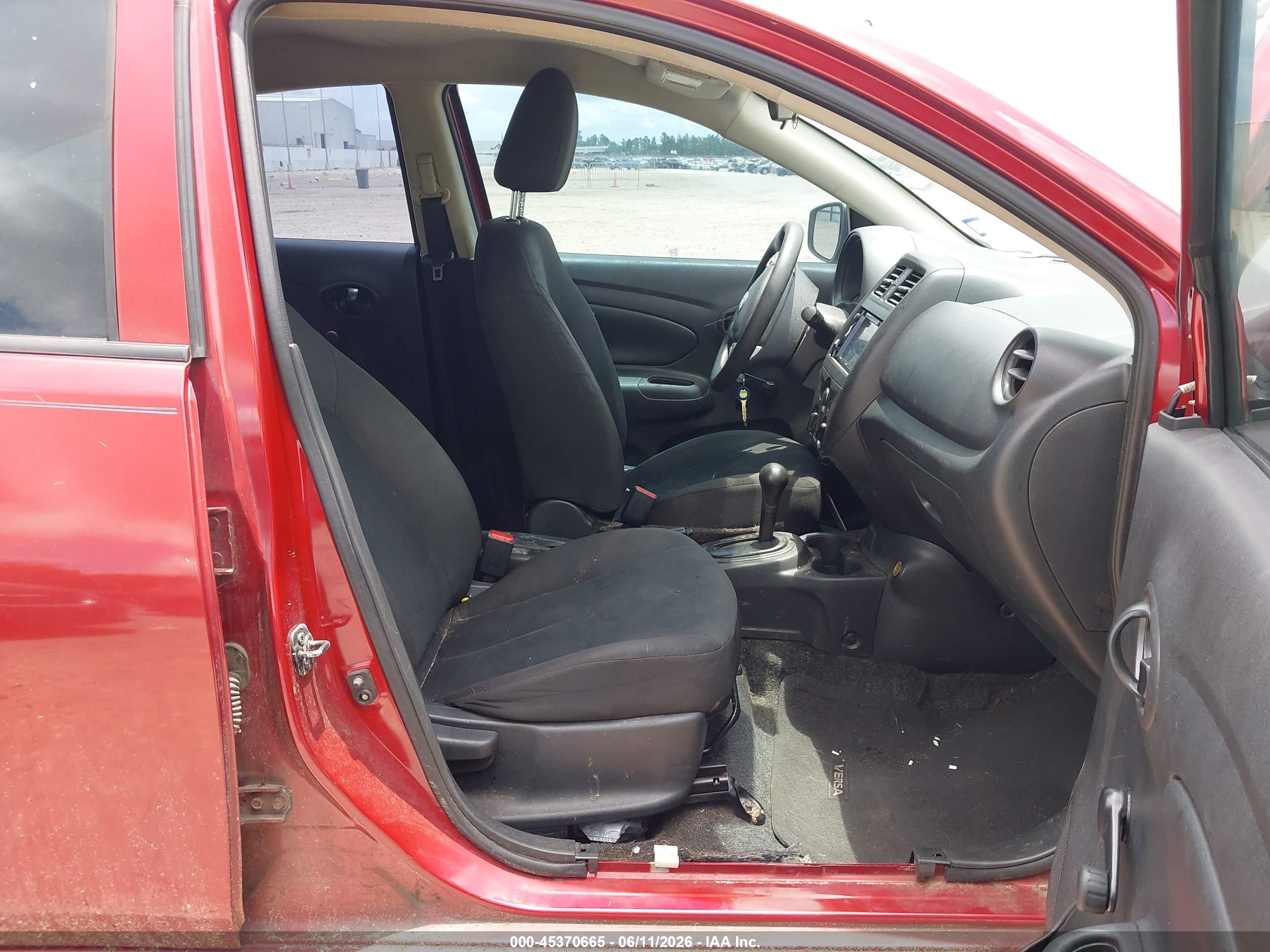 NISSAN VERSA image 5