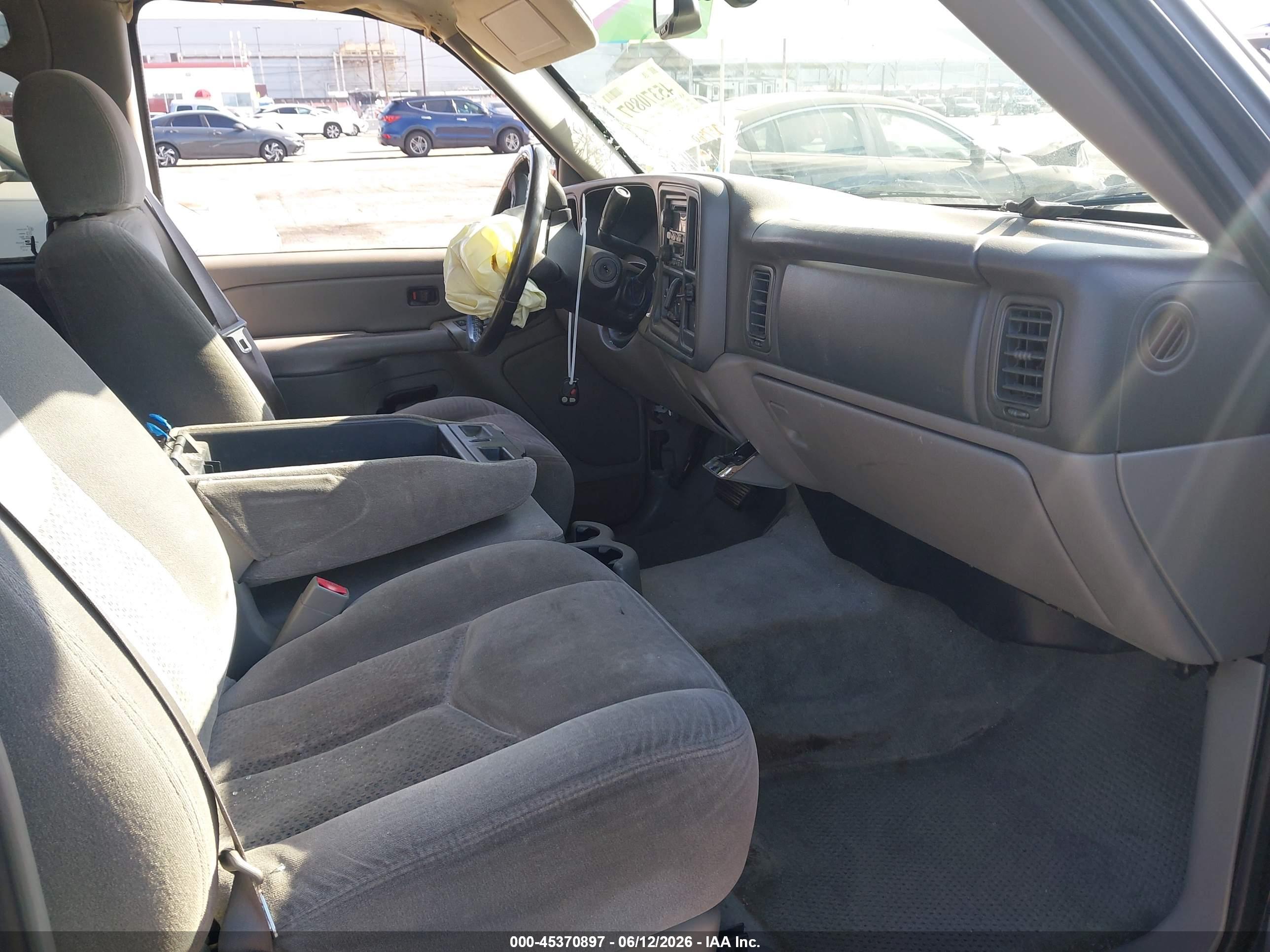 CHEVROLET SUBURBAN image 5