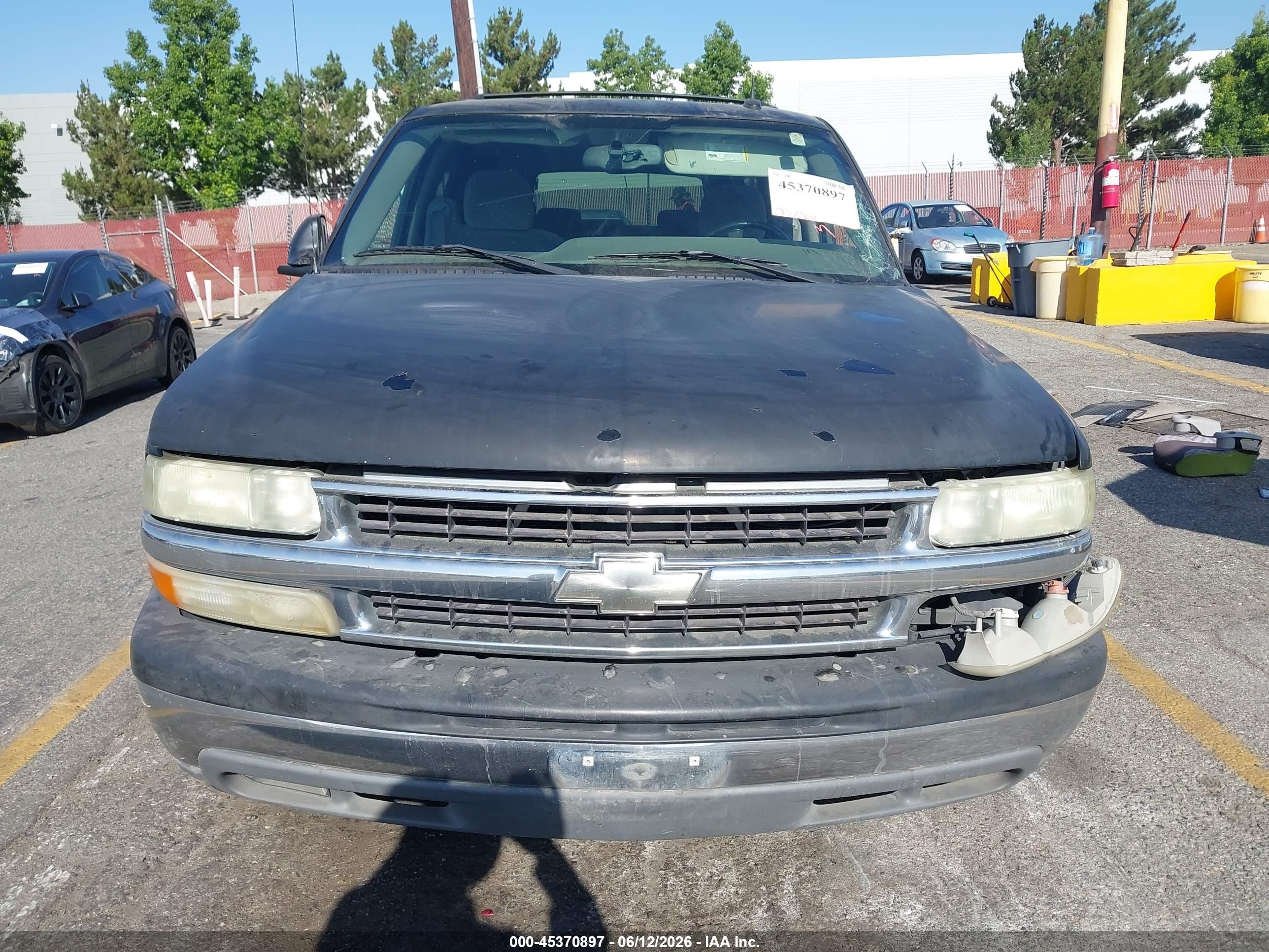 CHEVROLET SUBURBAN image 6