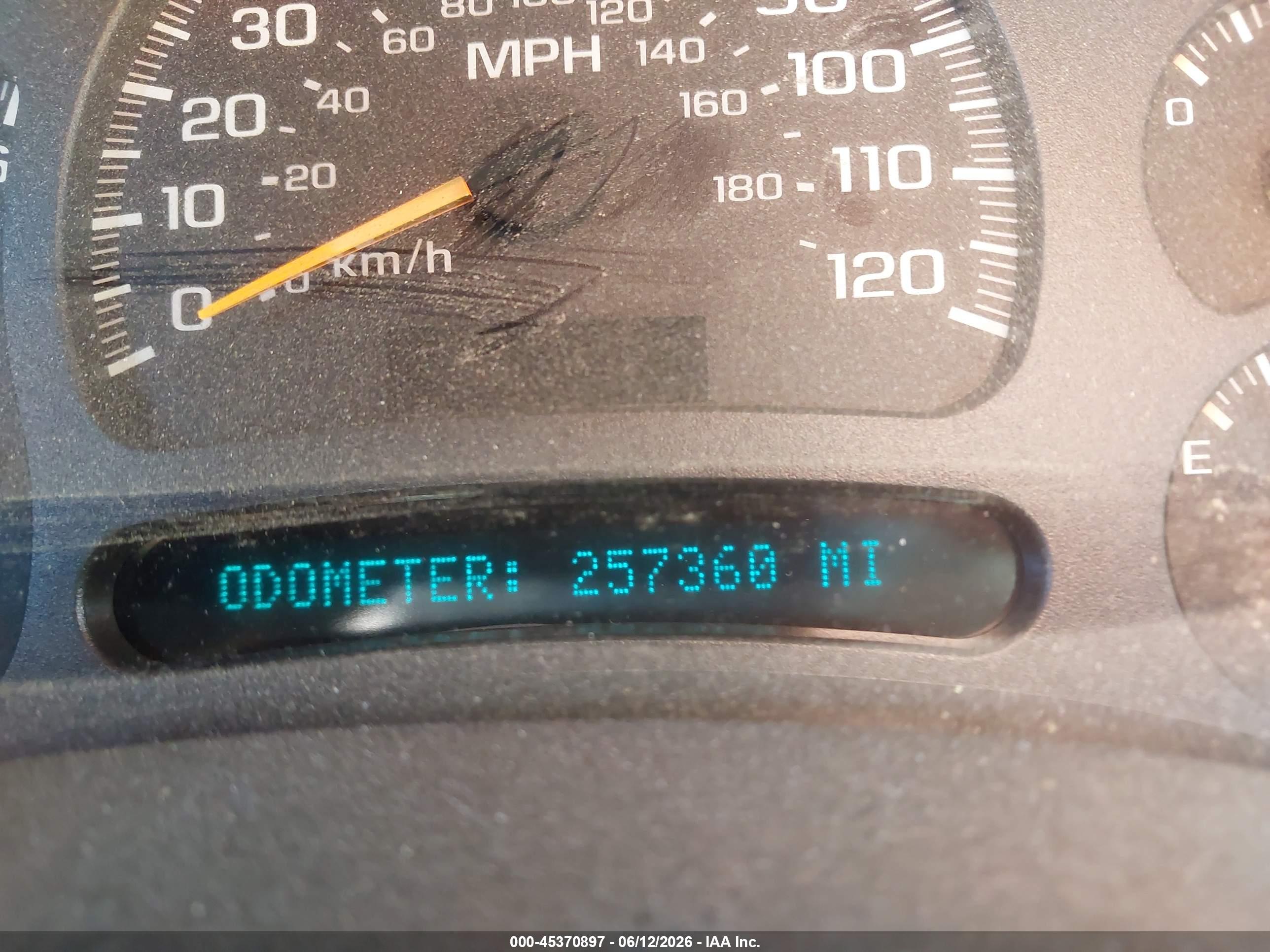 CHEVROLET SUBURBAN image 7