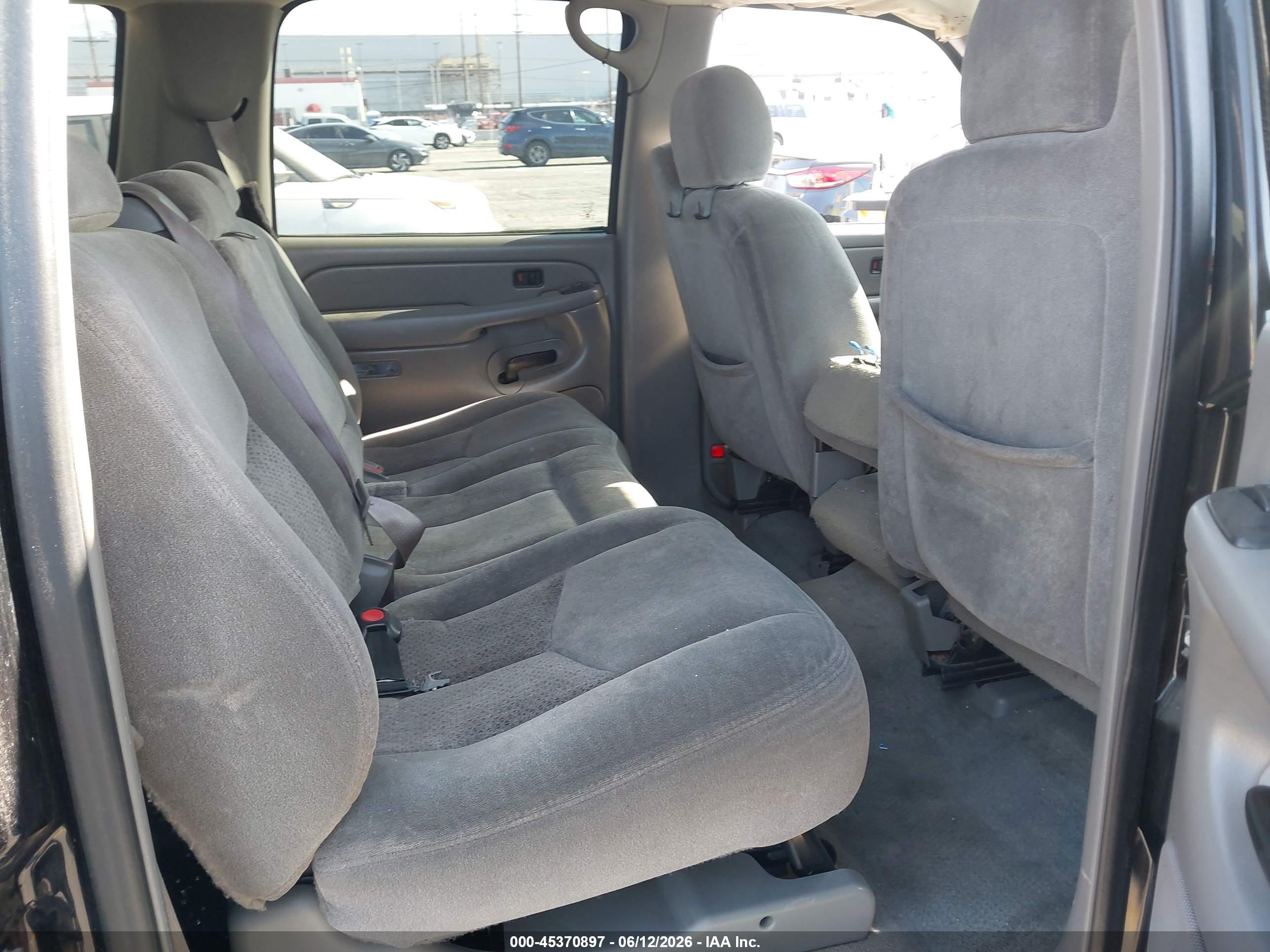 CHEVROLET SUBURBAN image 8
