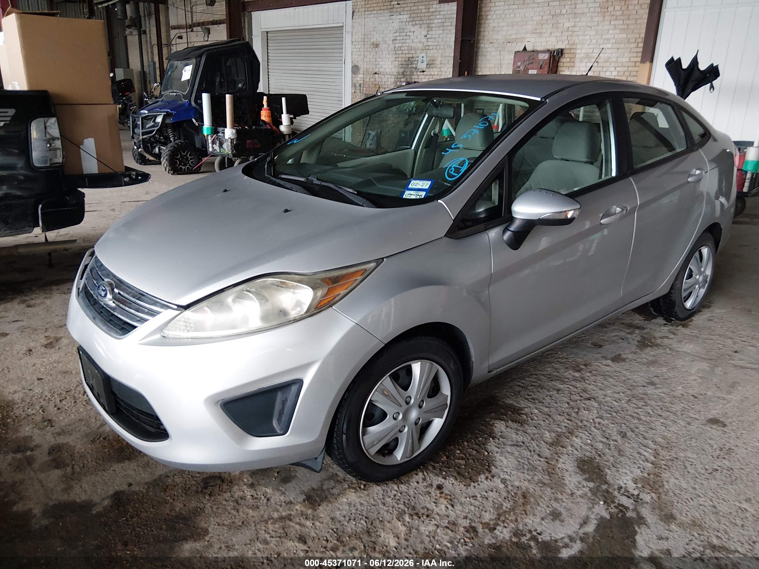 FORD FIESTA image 2