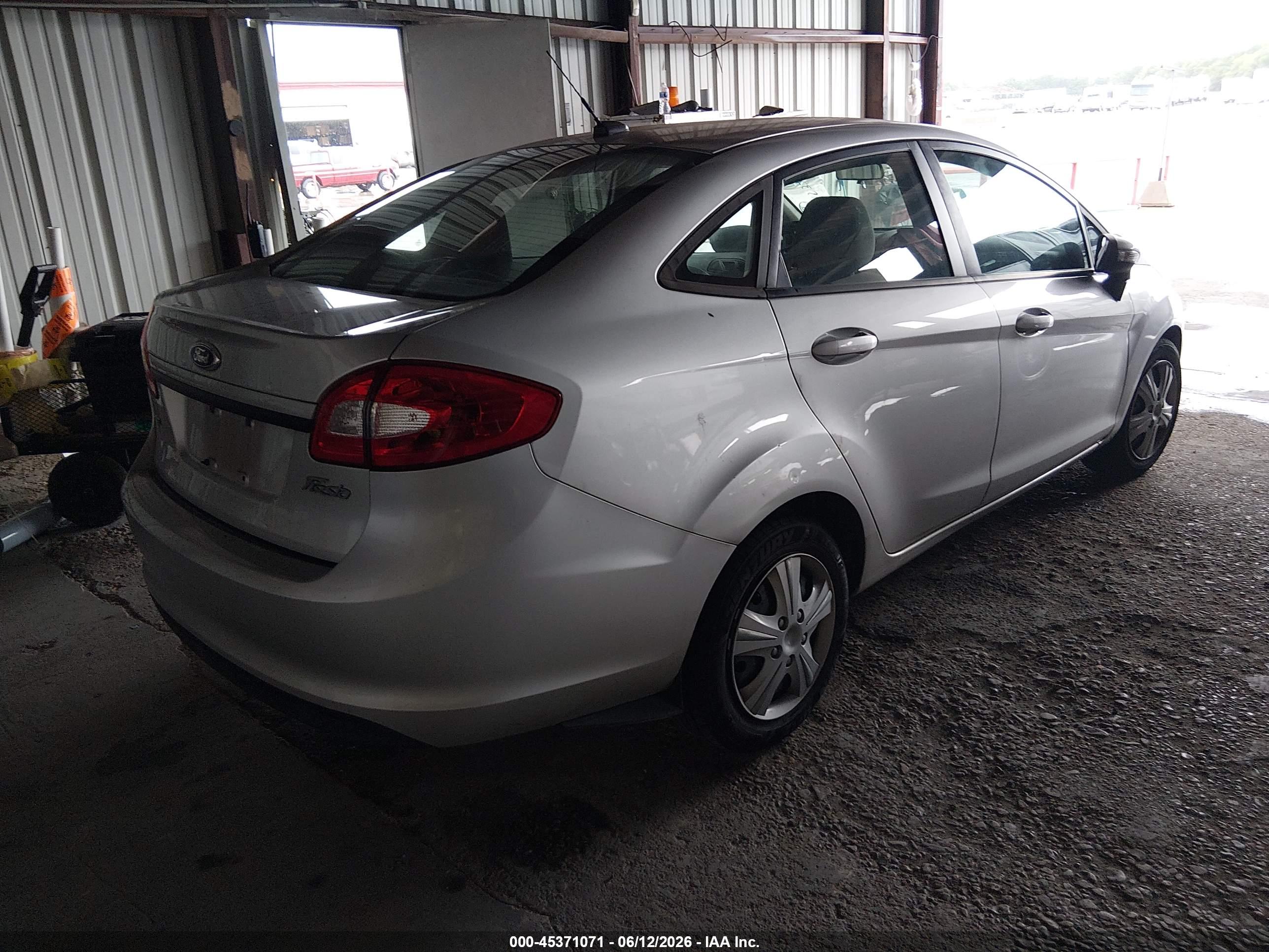 FORD FIESTA image 4
