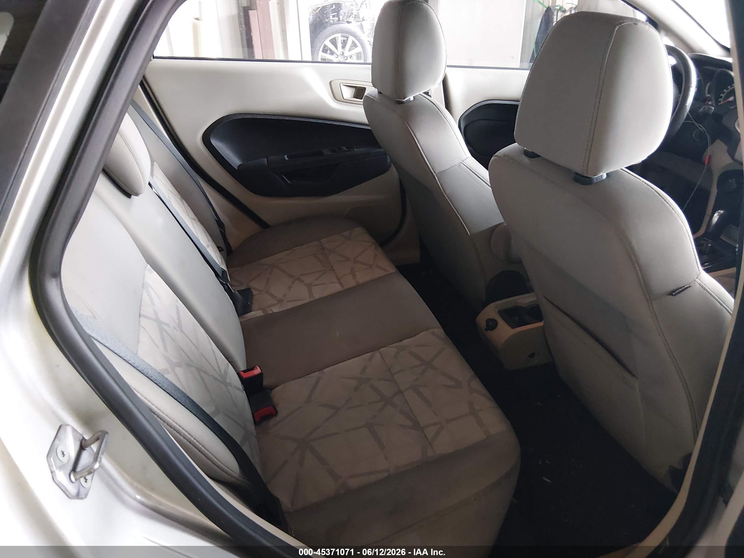 FORD FIESTA image 8