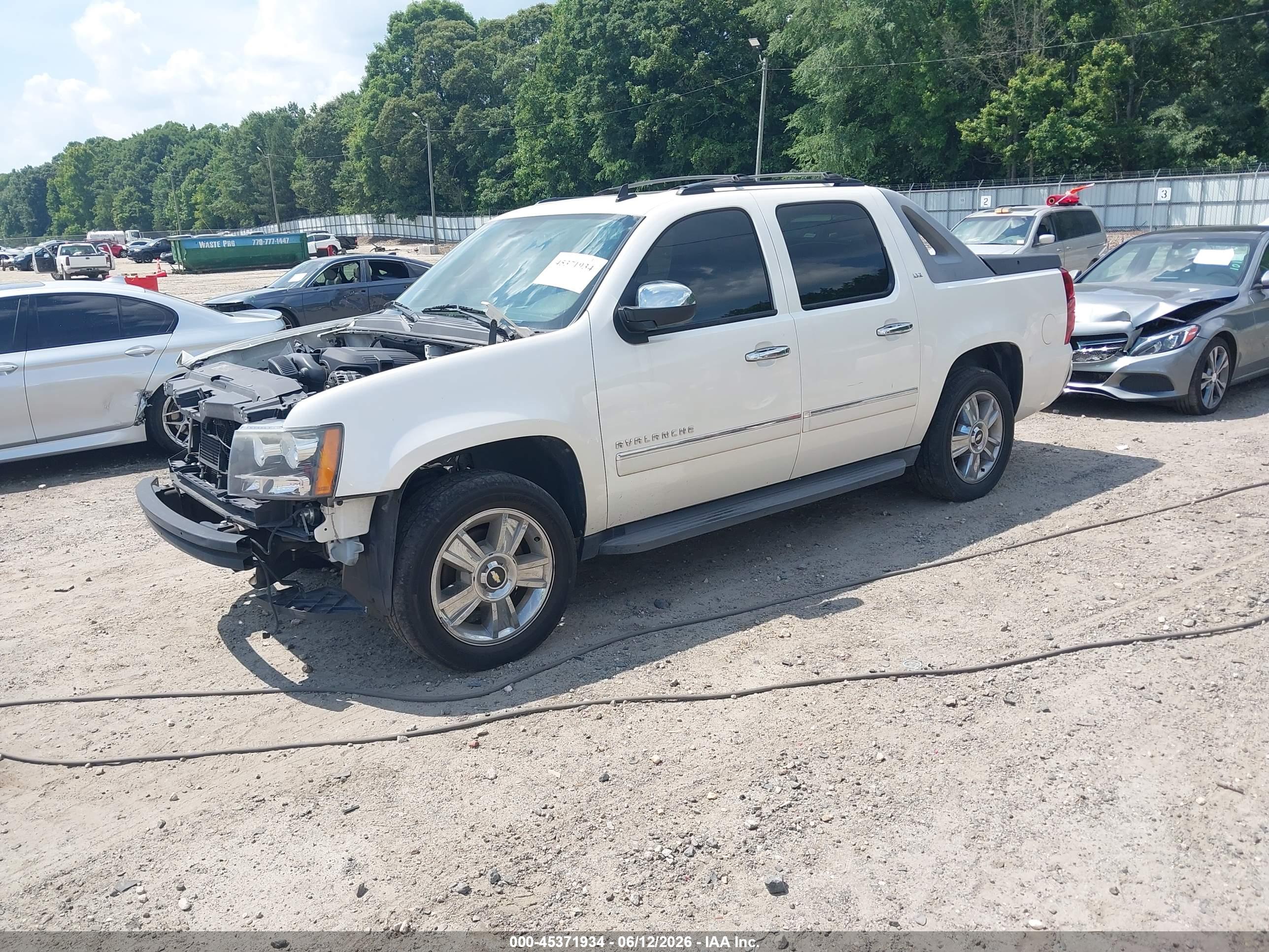 CHEVROLET AVALANCHE image 2