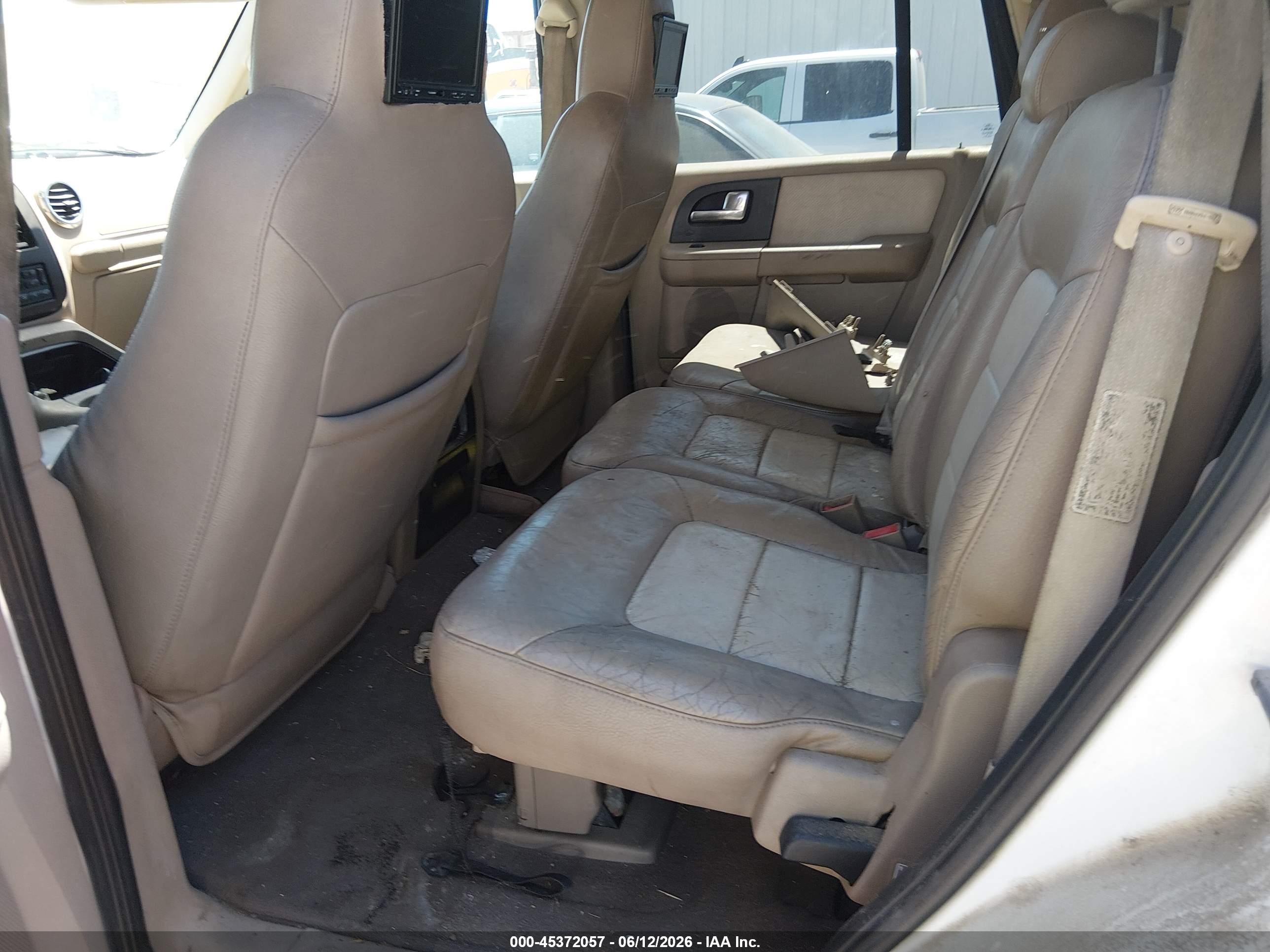 FORD EXPEDITION image 8