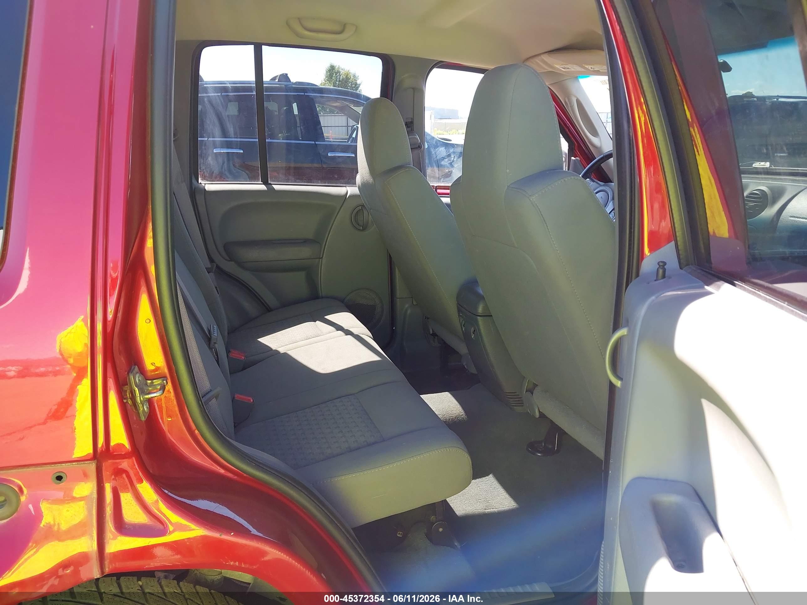 JEEP LIBERTY image 8