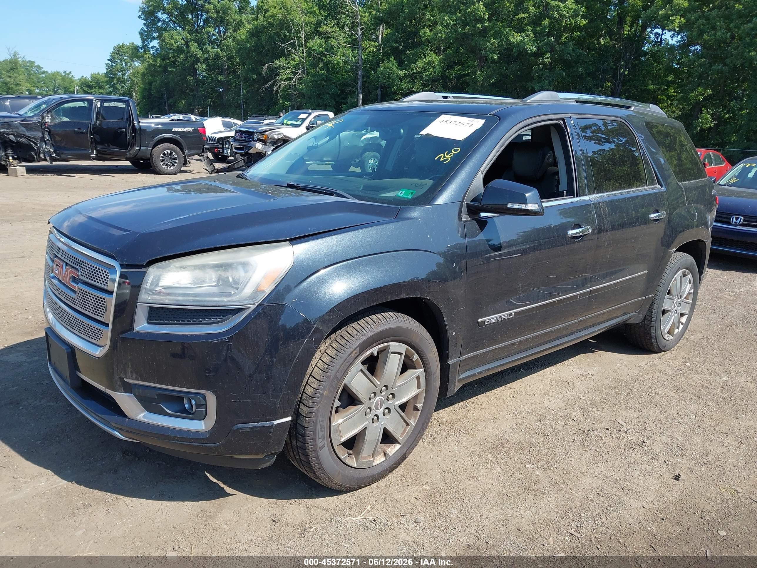 GMC ACADIA image 2