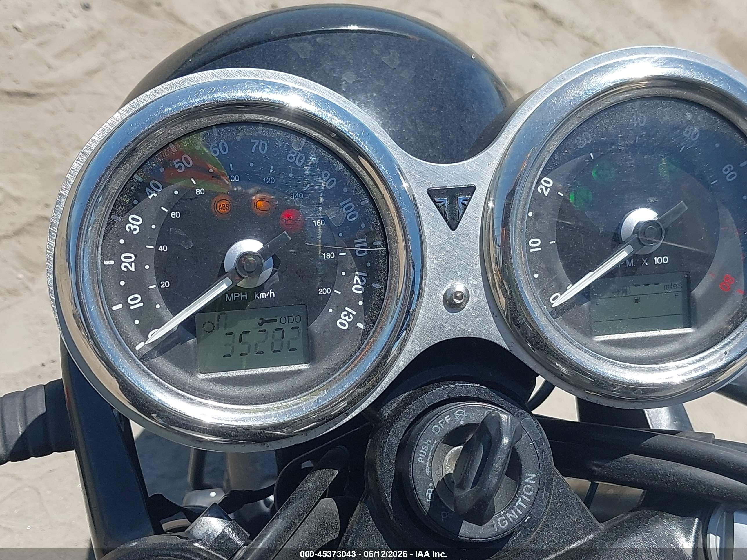 TRIUMPH BONNEVILLE image 7