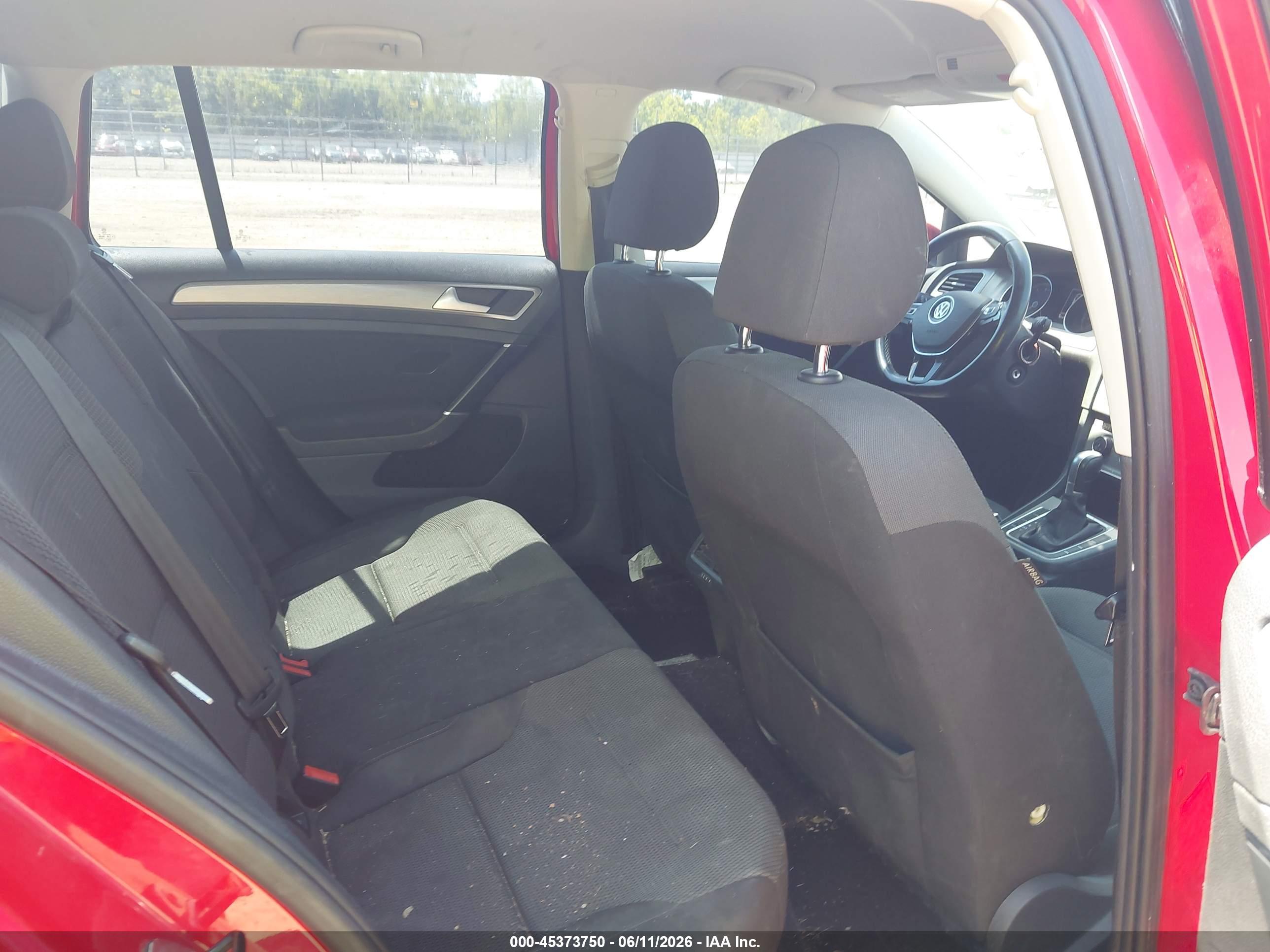 VOLKSWAGEN GOLF image 8