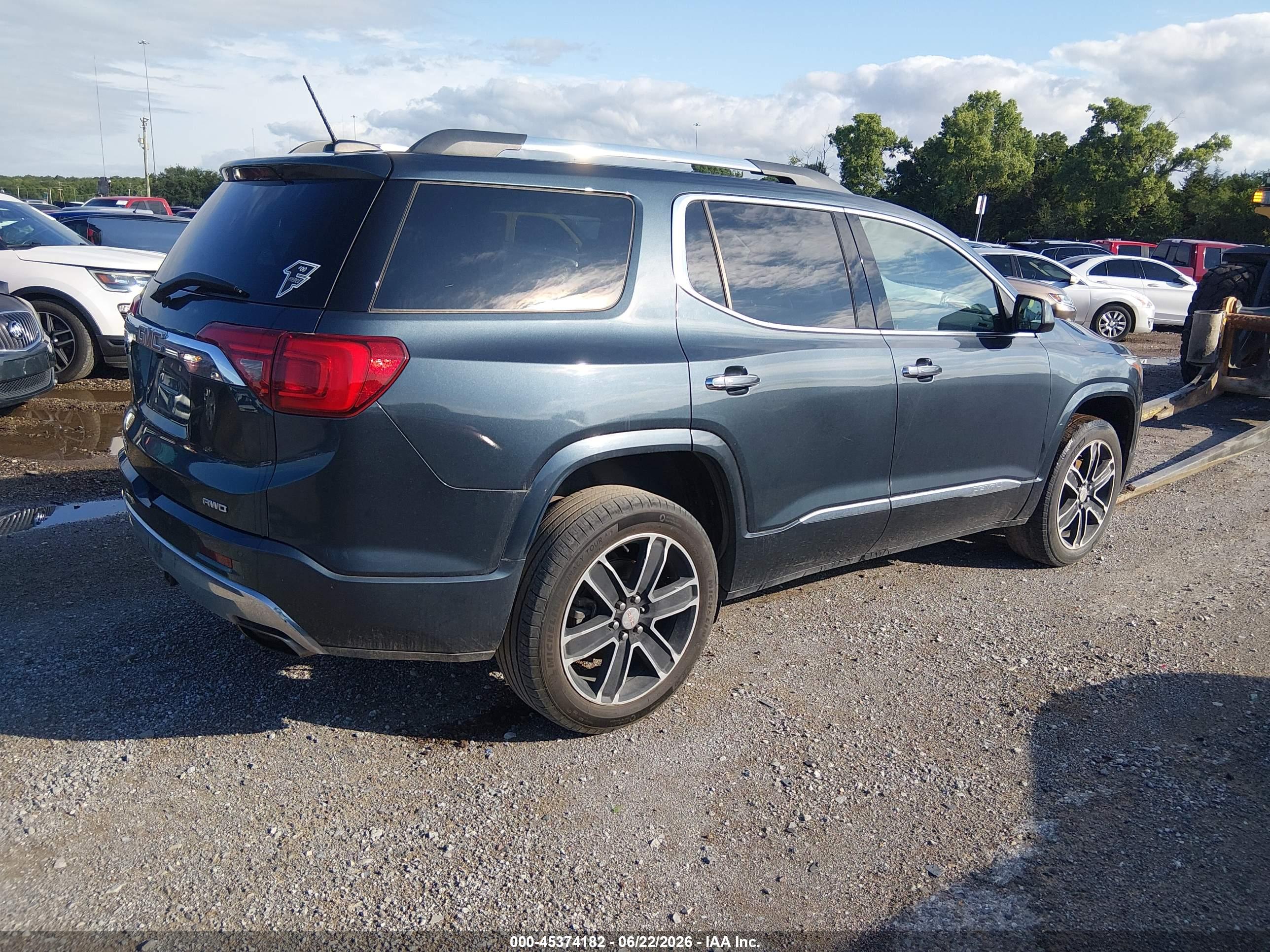 GMC ACADIA image 4