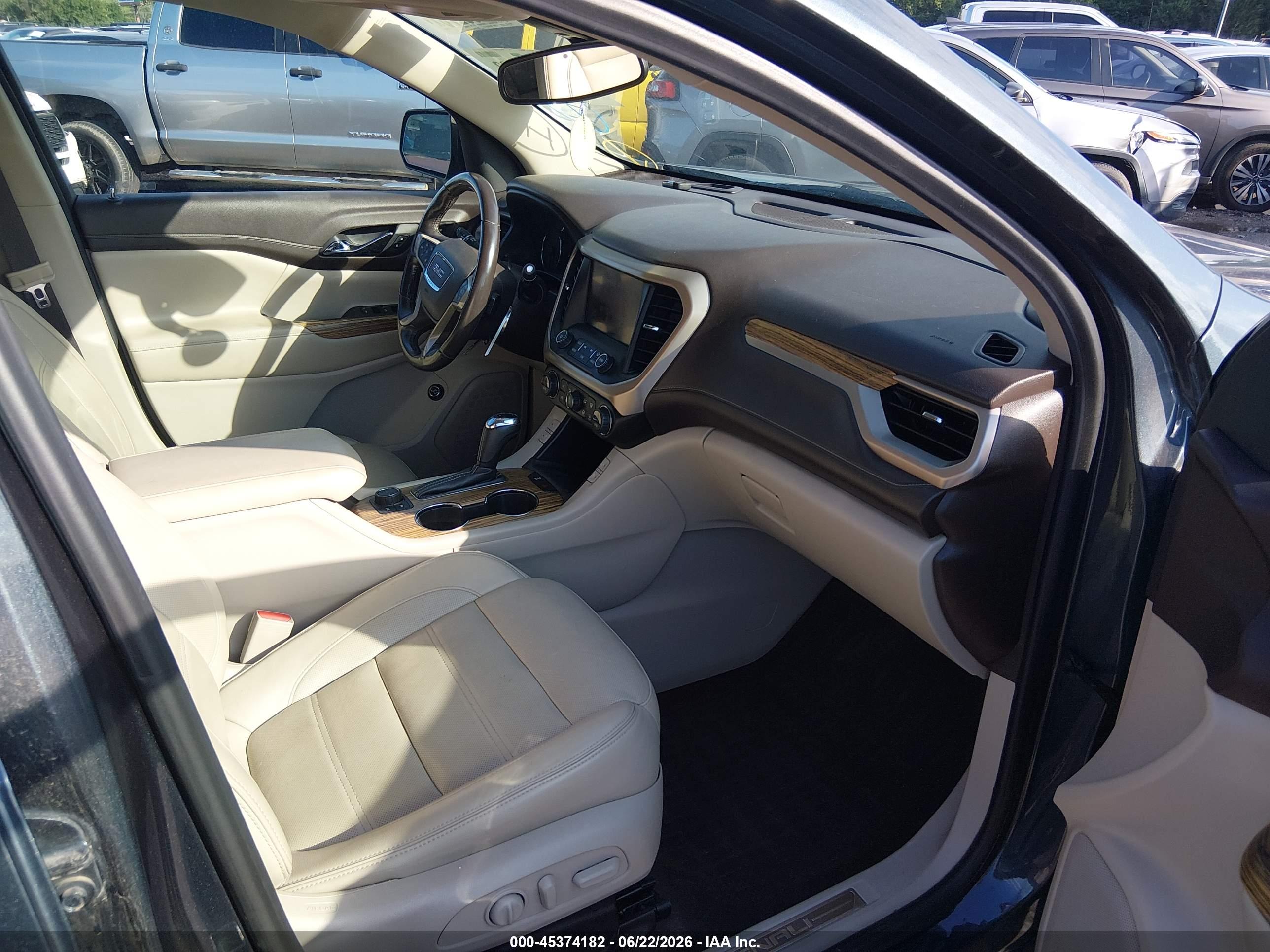 GMC ACADIA image 5