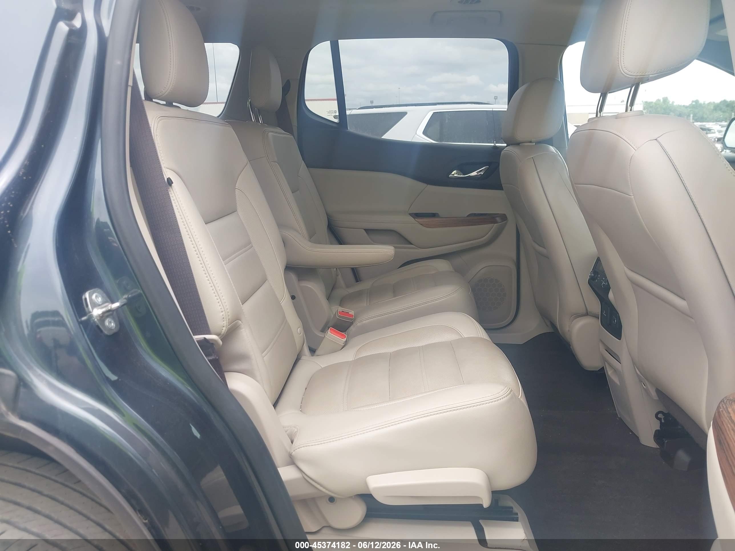 GMC ACADIA image 8