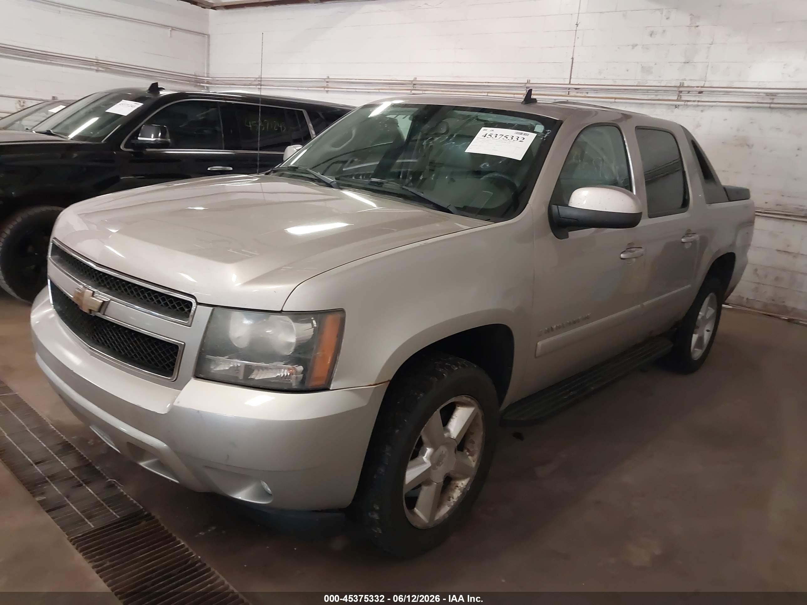CHEVROLET AVALANCHE image 2