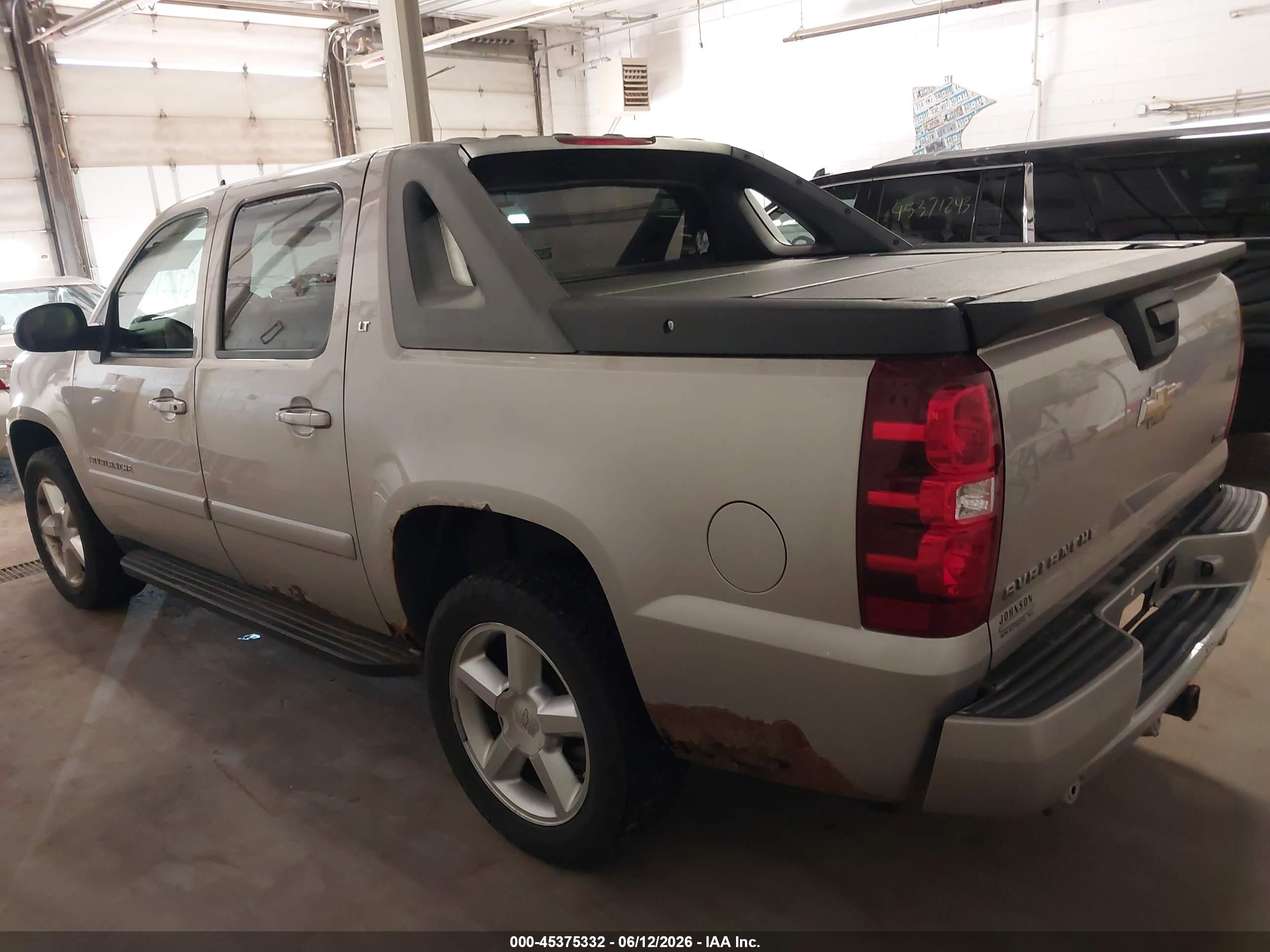 CHEVROLET AVALANCHE image 3