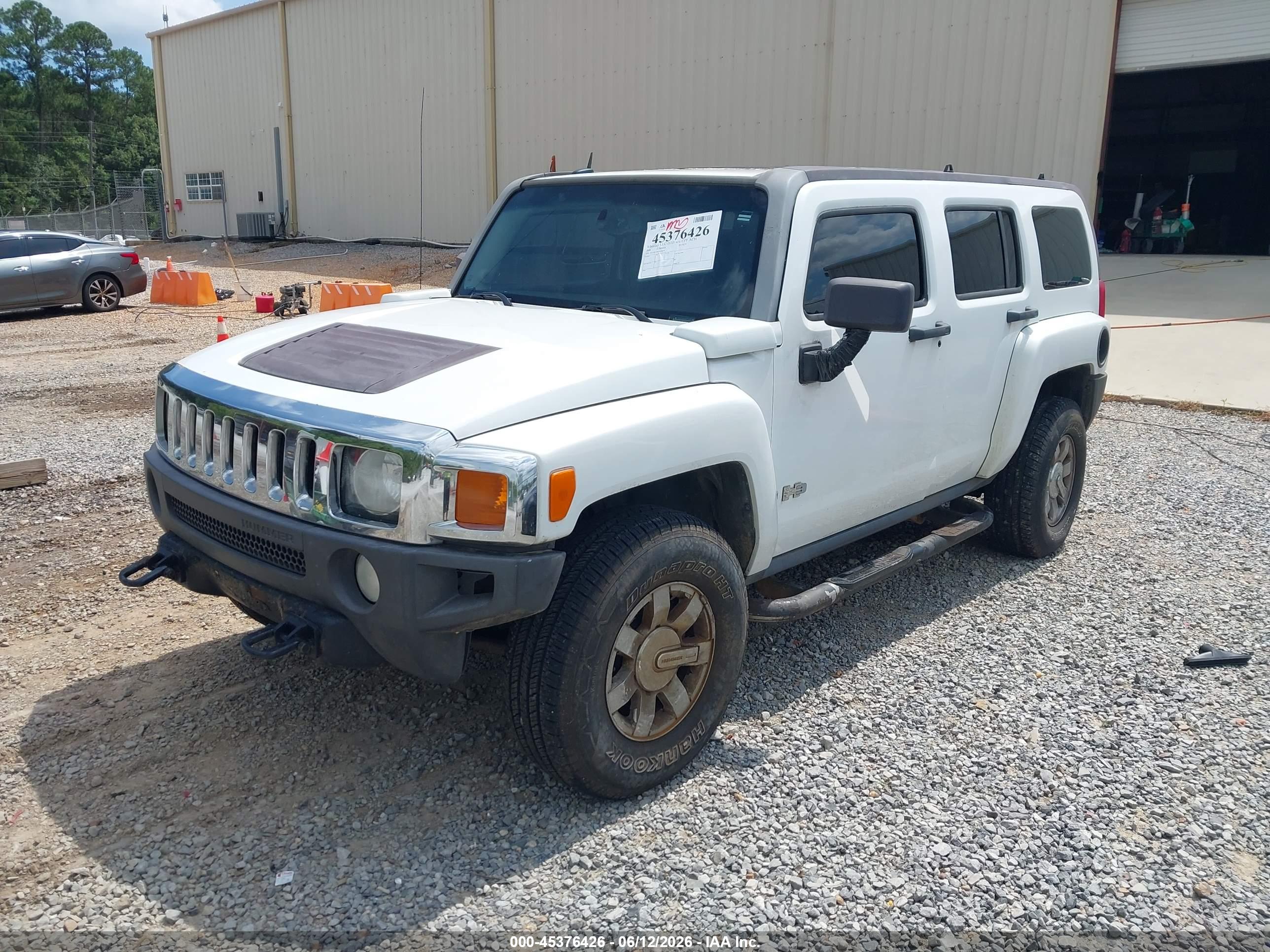 HUMMER H3 image 2