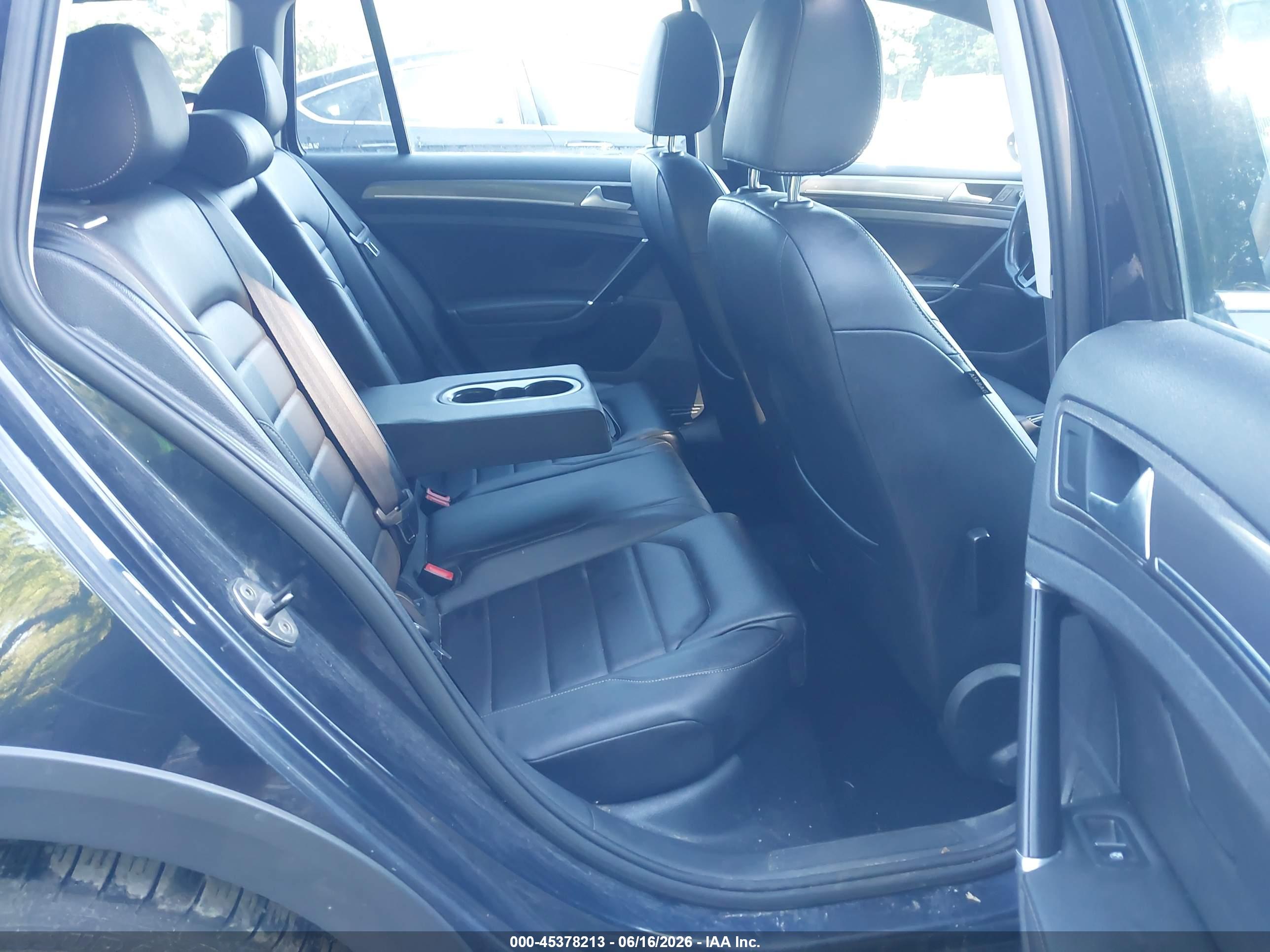 VOLKSWAGEN GOLF image 8