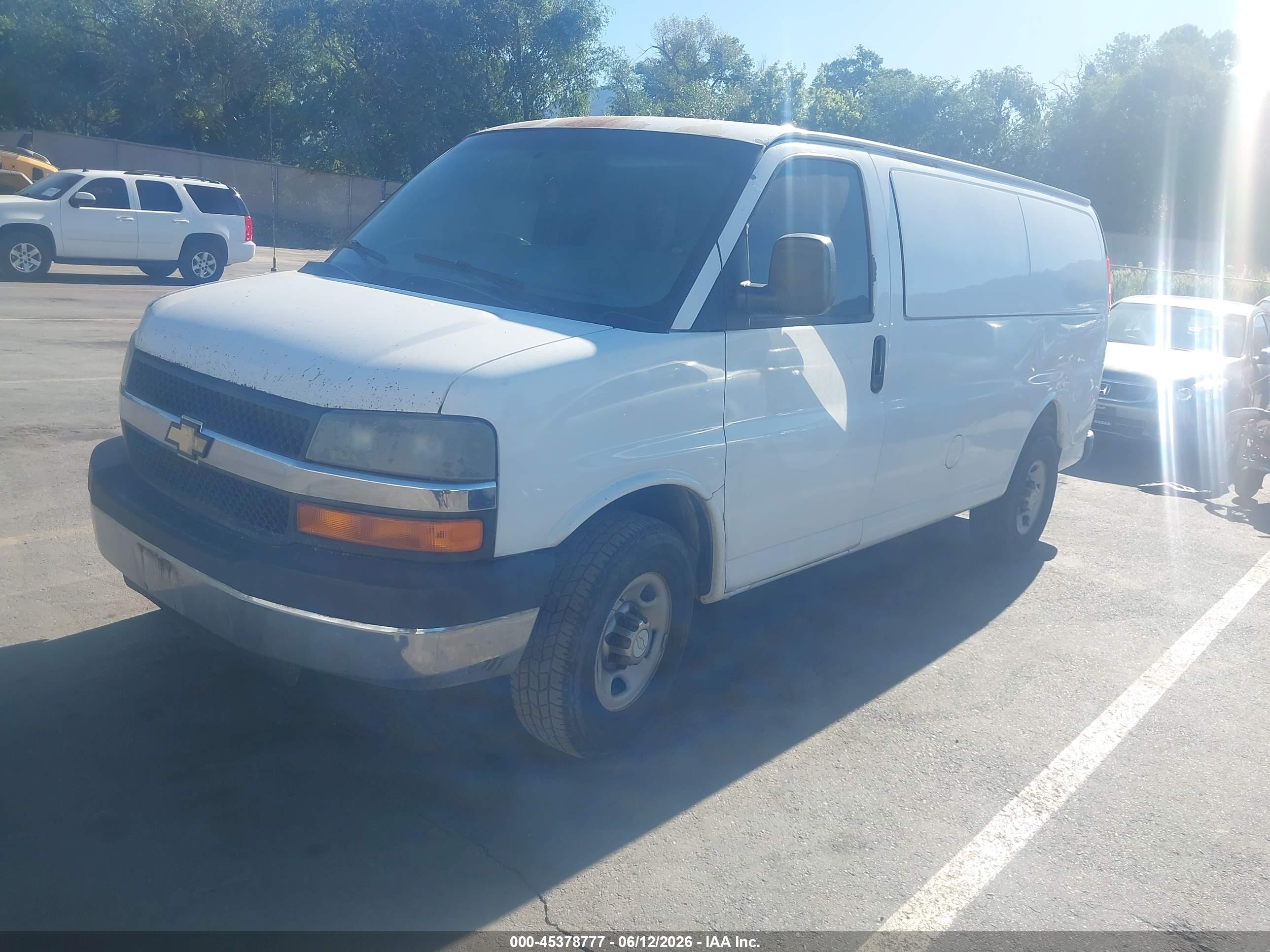 CHEVROLET EXPRESS image 2