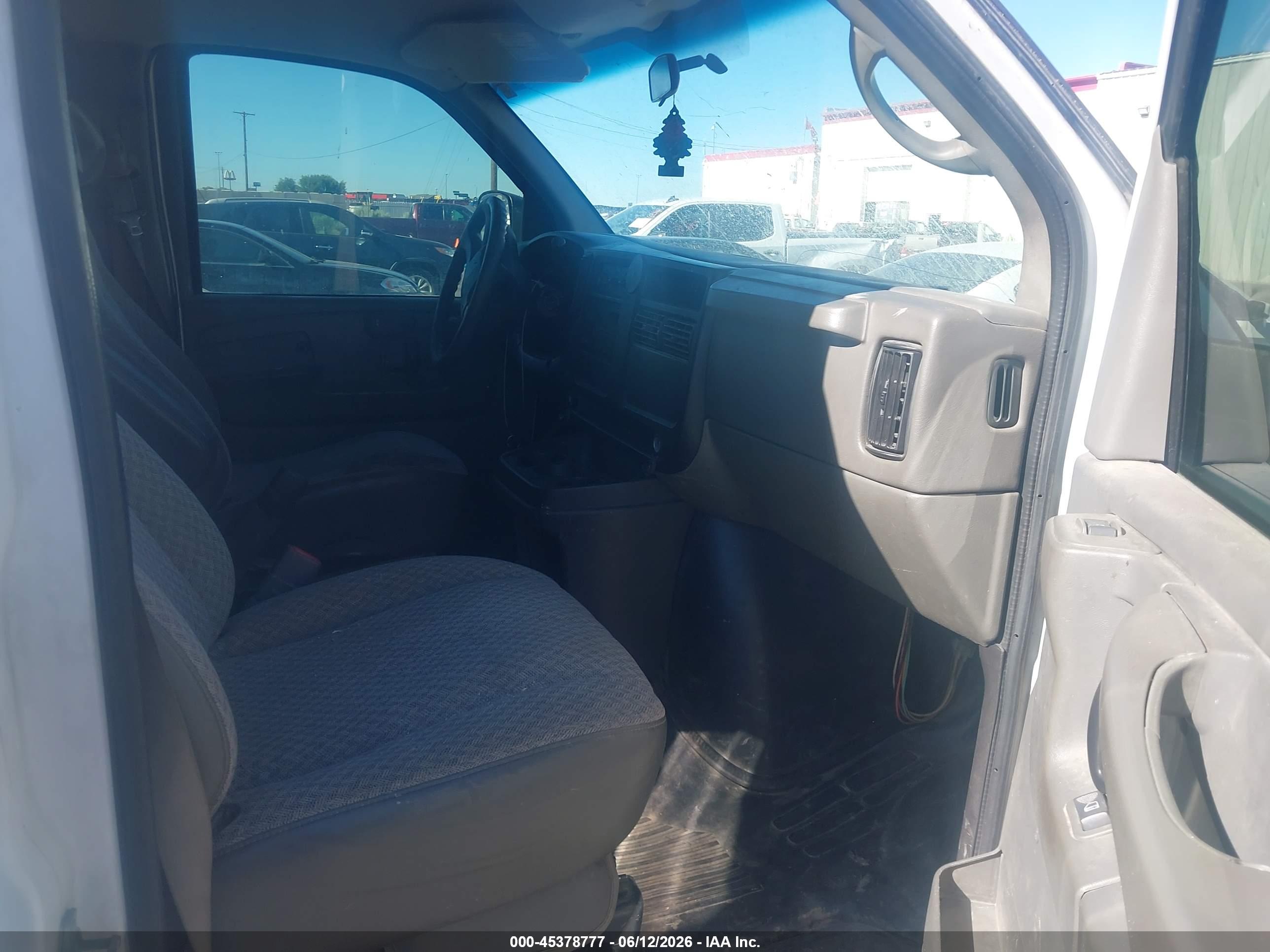 CHEVROLET EXPRESS image 5