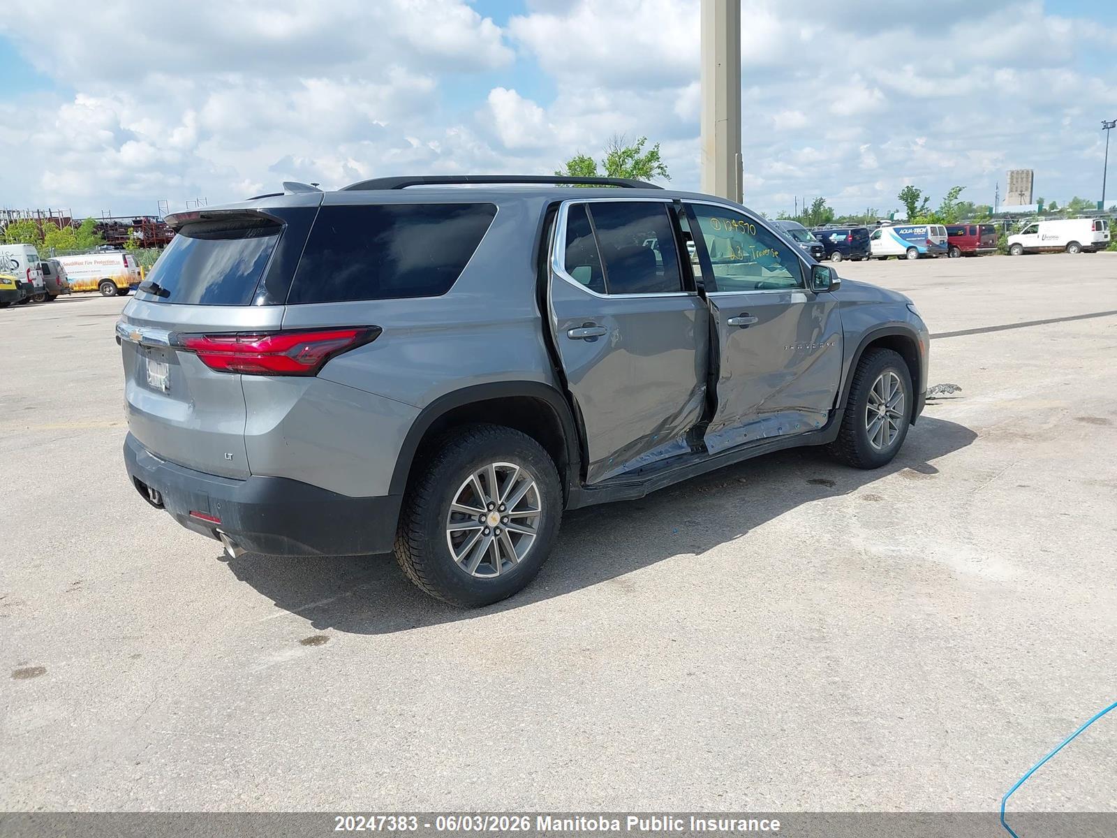 CHEVROLET TRAVERSE image 4