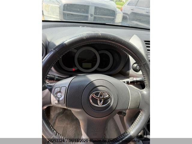 TOYOTA RAV4 image 7