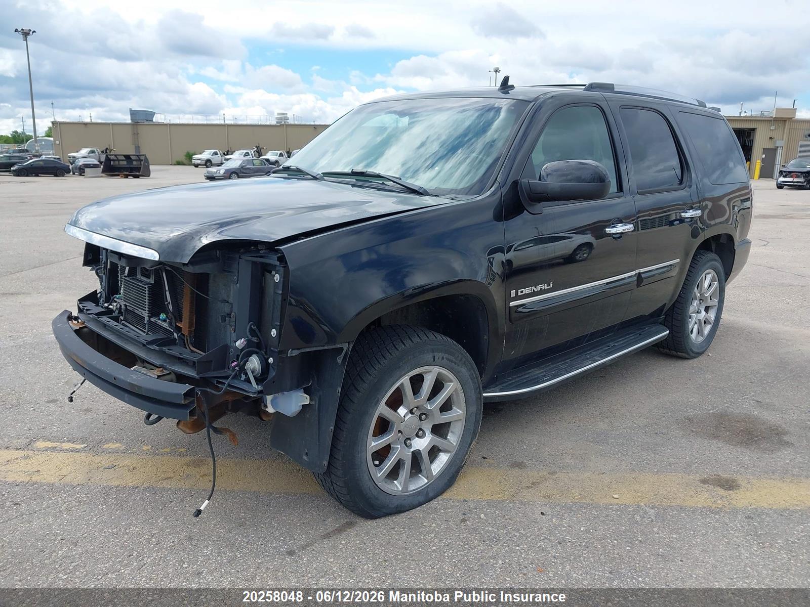 GMC YUKON image 2