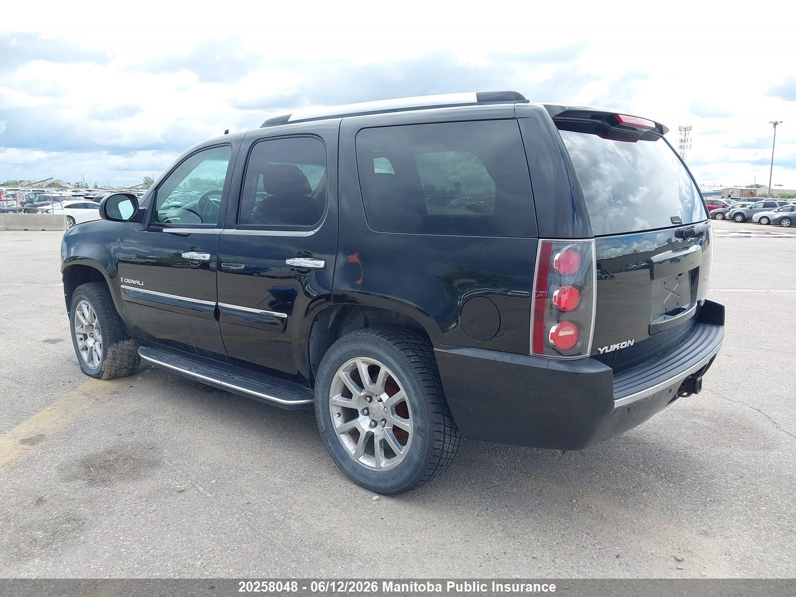 GMC YUKON image 3