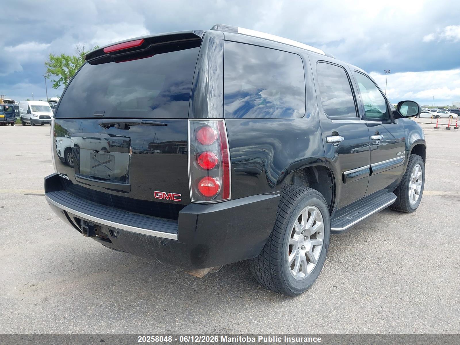 GMC YUKON image 4