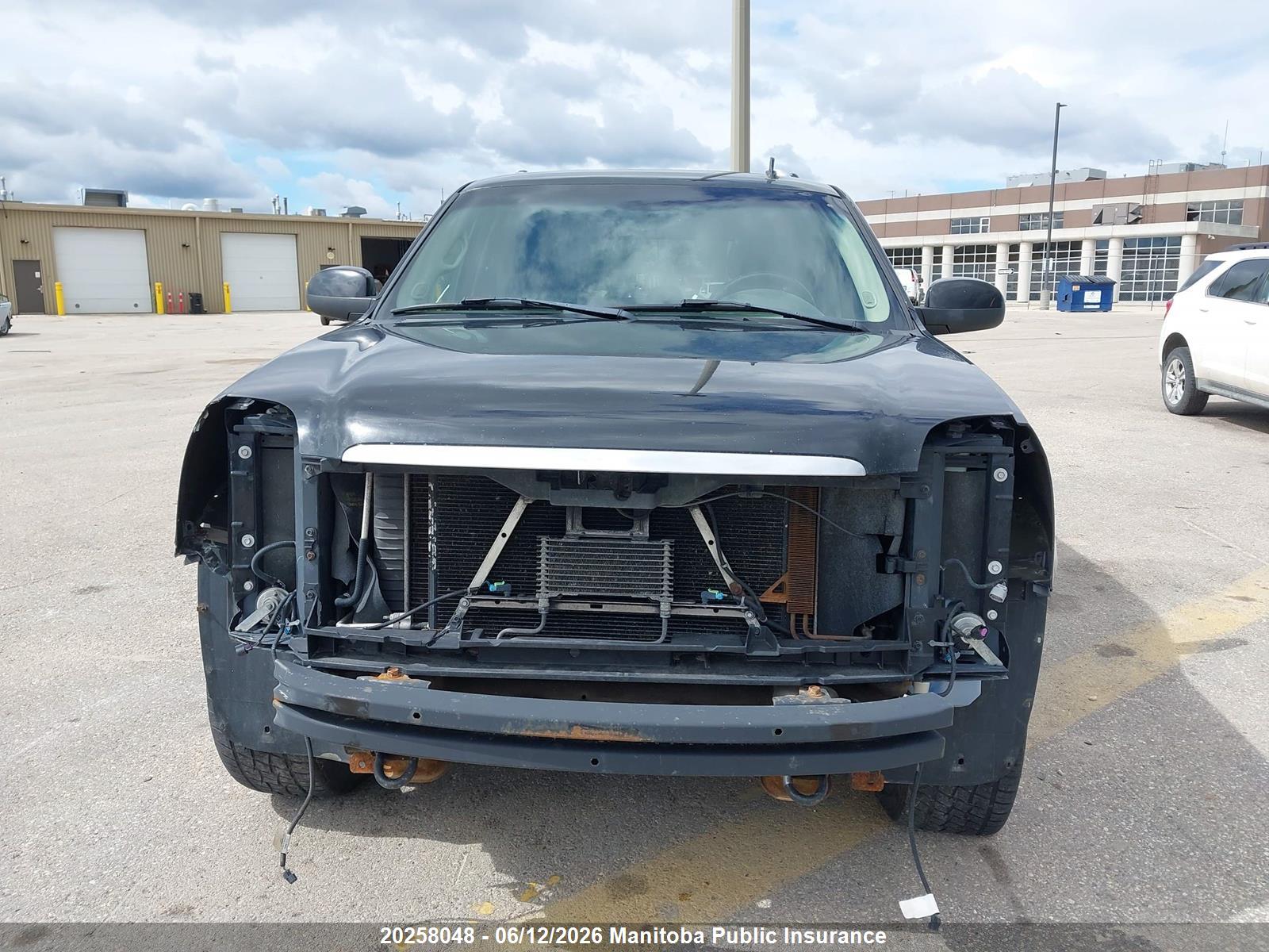 GMC YUKON image 6