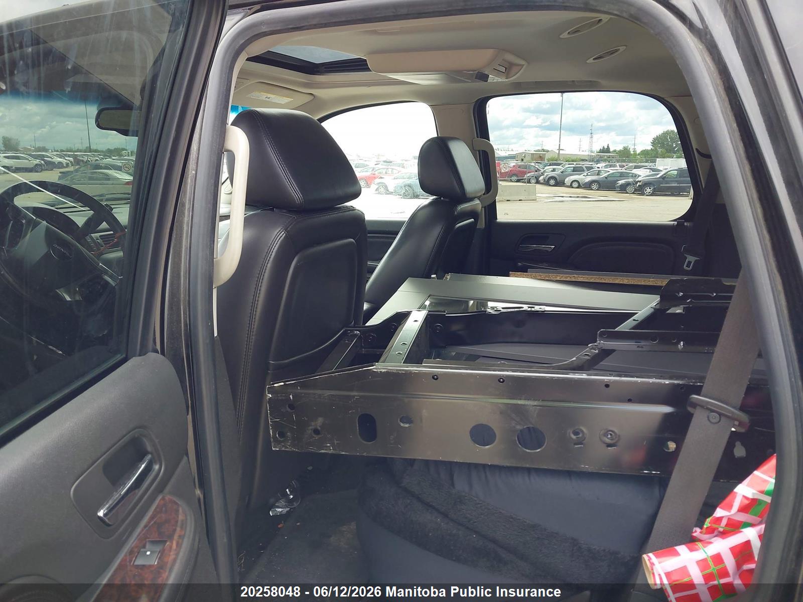 GMC YUKON image 8