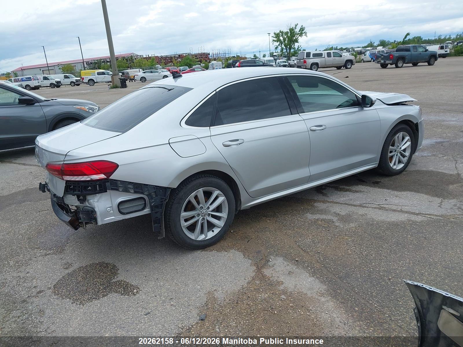 VOLKSWAGEN PASSAT image 4