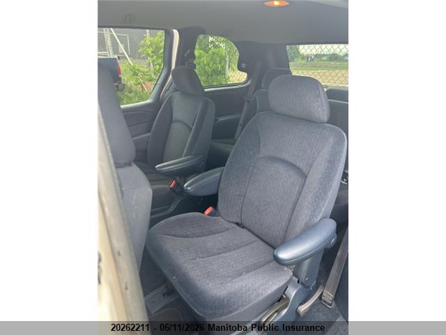 DODGE CARAVAN image 8
