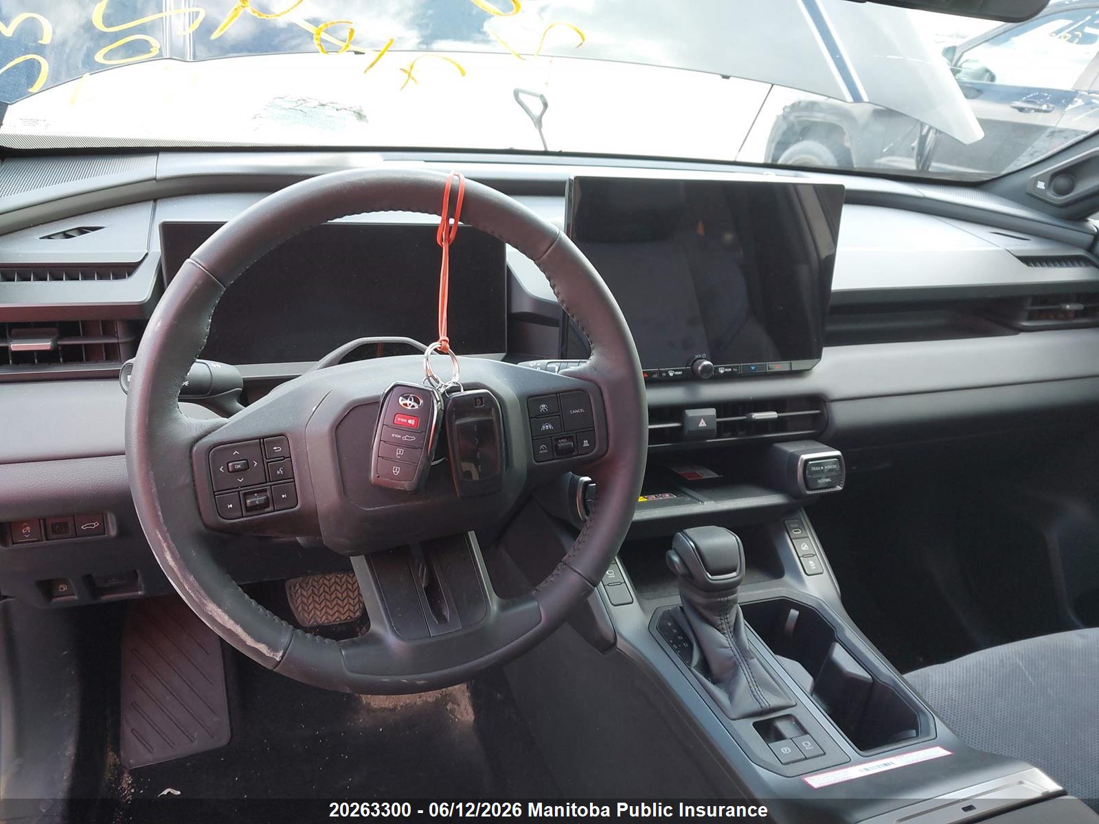 TOYOTA RAV4 image 11