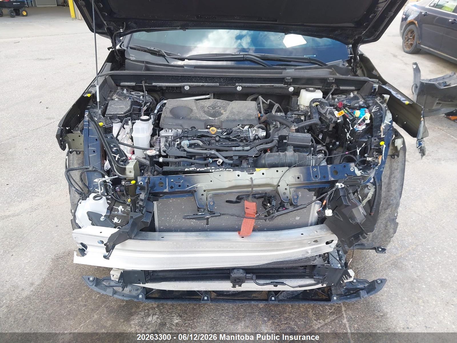 TOYOTA RAV4 image 9