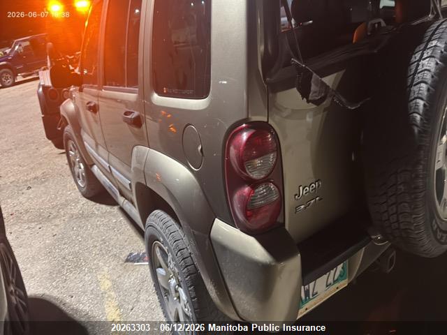 JEEP LIBERTY image 3
