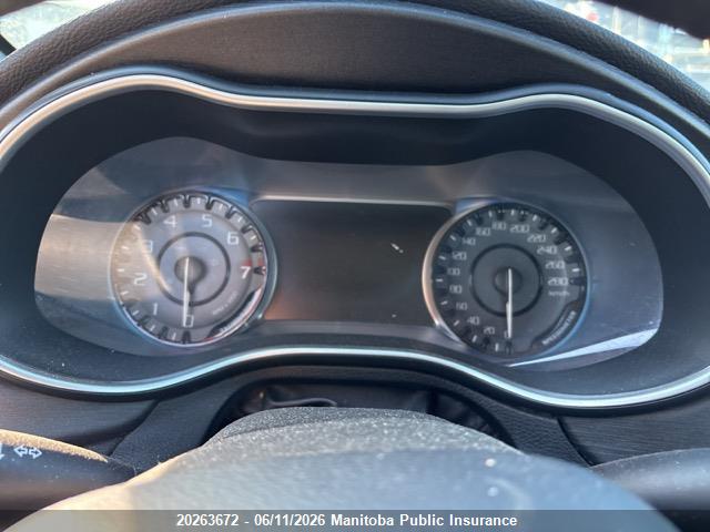 CHRYSLER 200 image 7