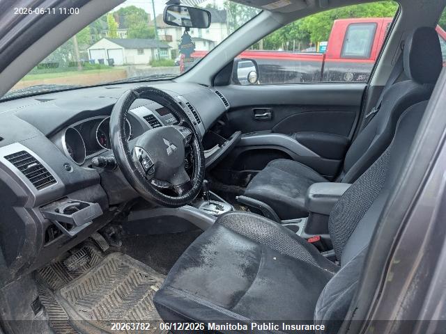 MITSUBISHI OUTLANDER image 5