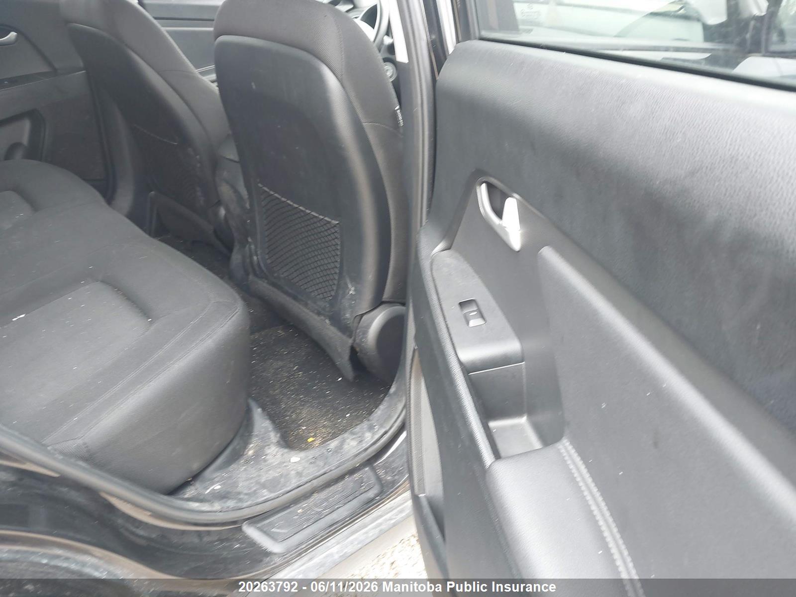 KIA SPORTAGE image 8