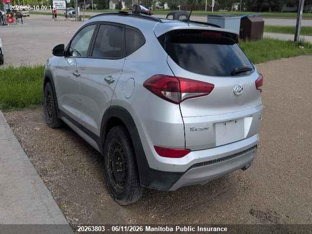 HYUNDAI TUCSON image 3