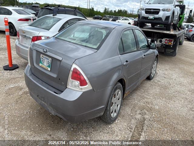 FORD FUSION image 4