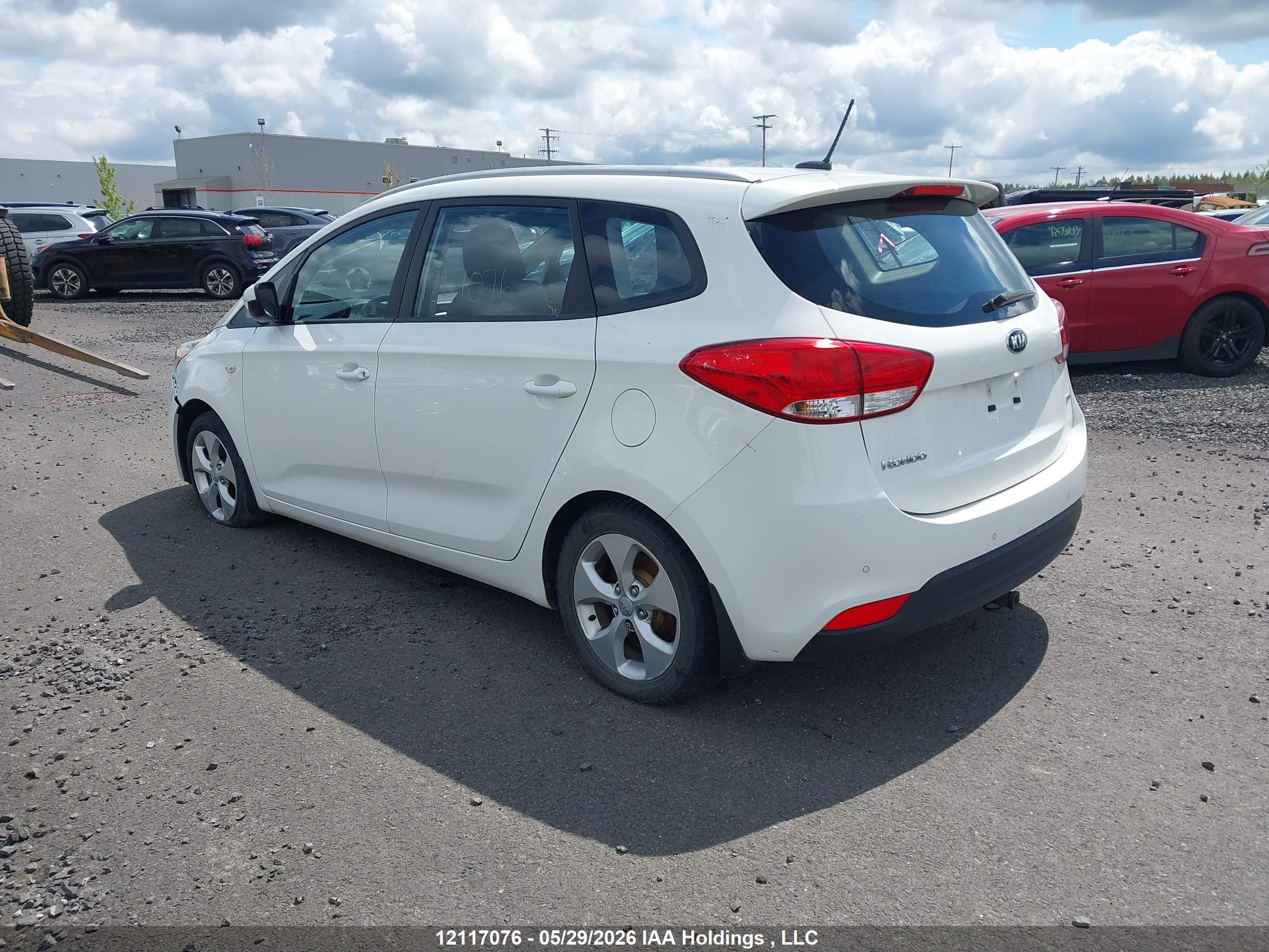 KIA RONDO image 3