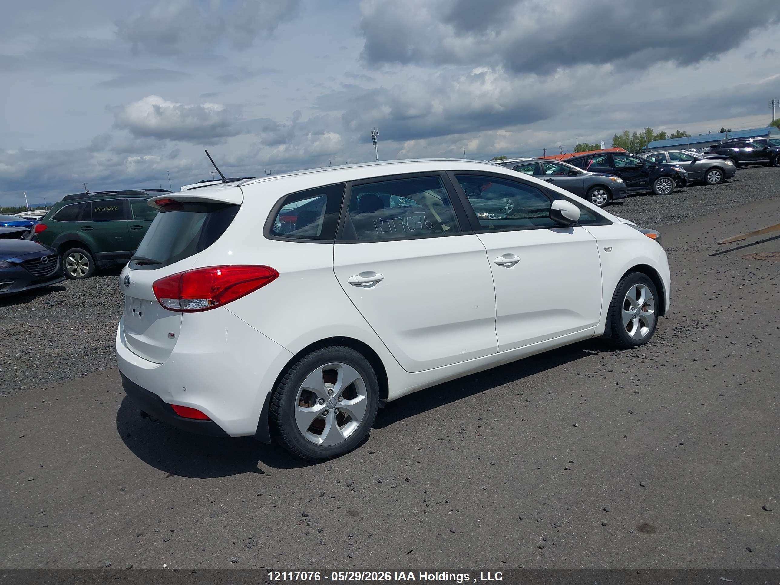 KIA RONDO image 4