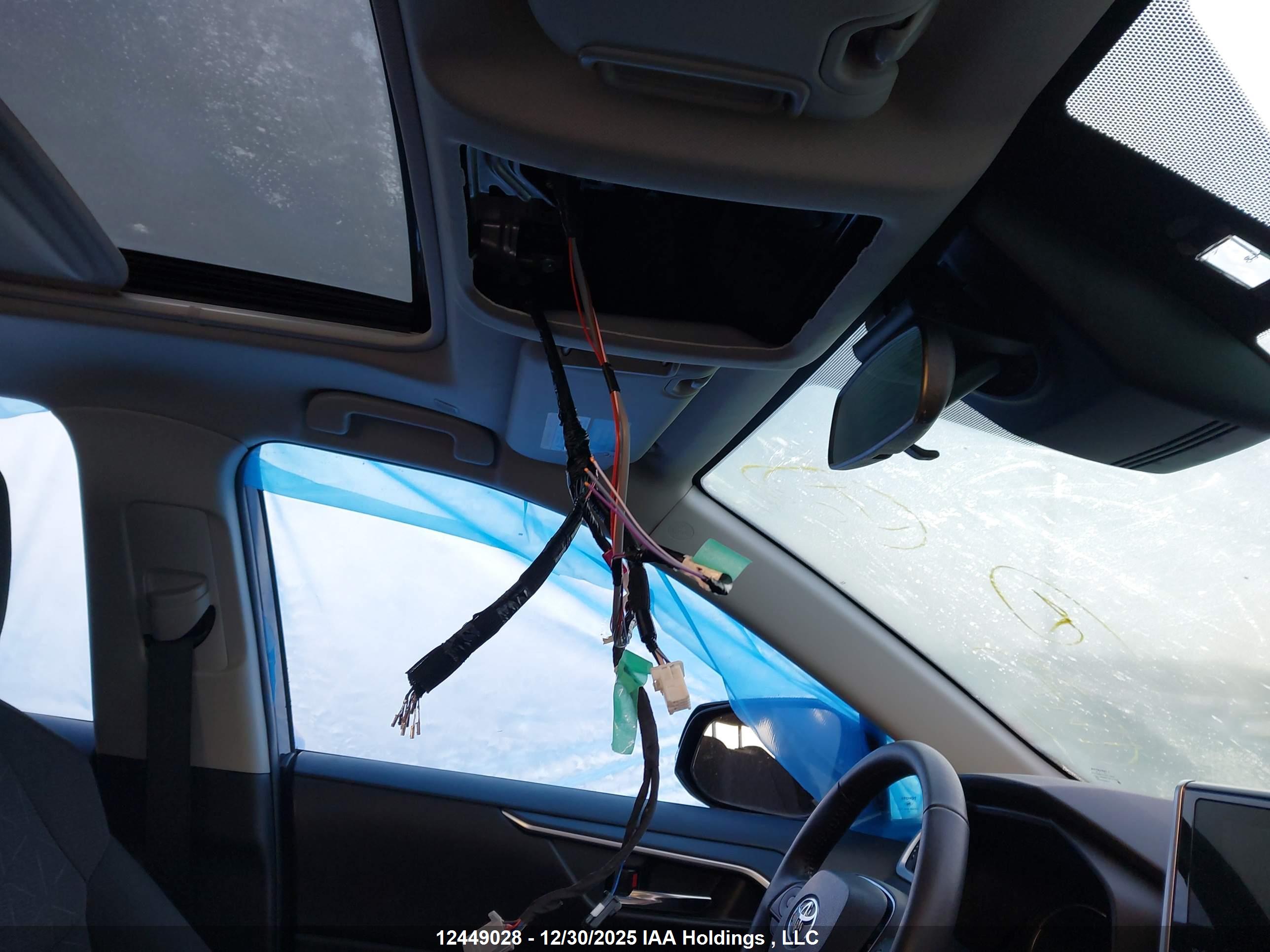TOYOTA RAV4 image 6